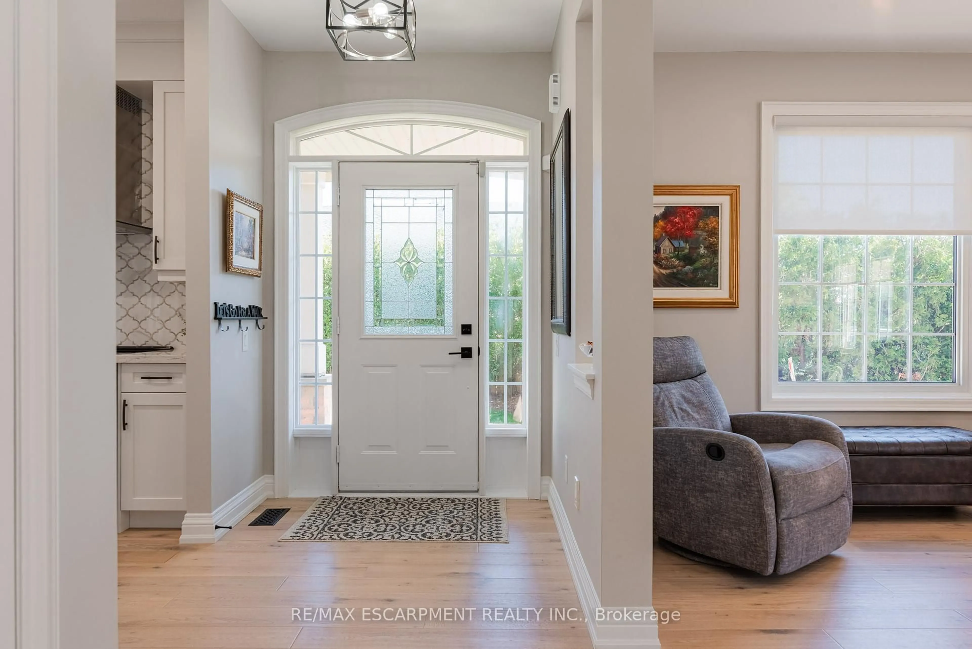 Indoor entryway for 2243 Turnberry Rd #21, Burlington Ontario L7M 4Y4