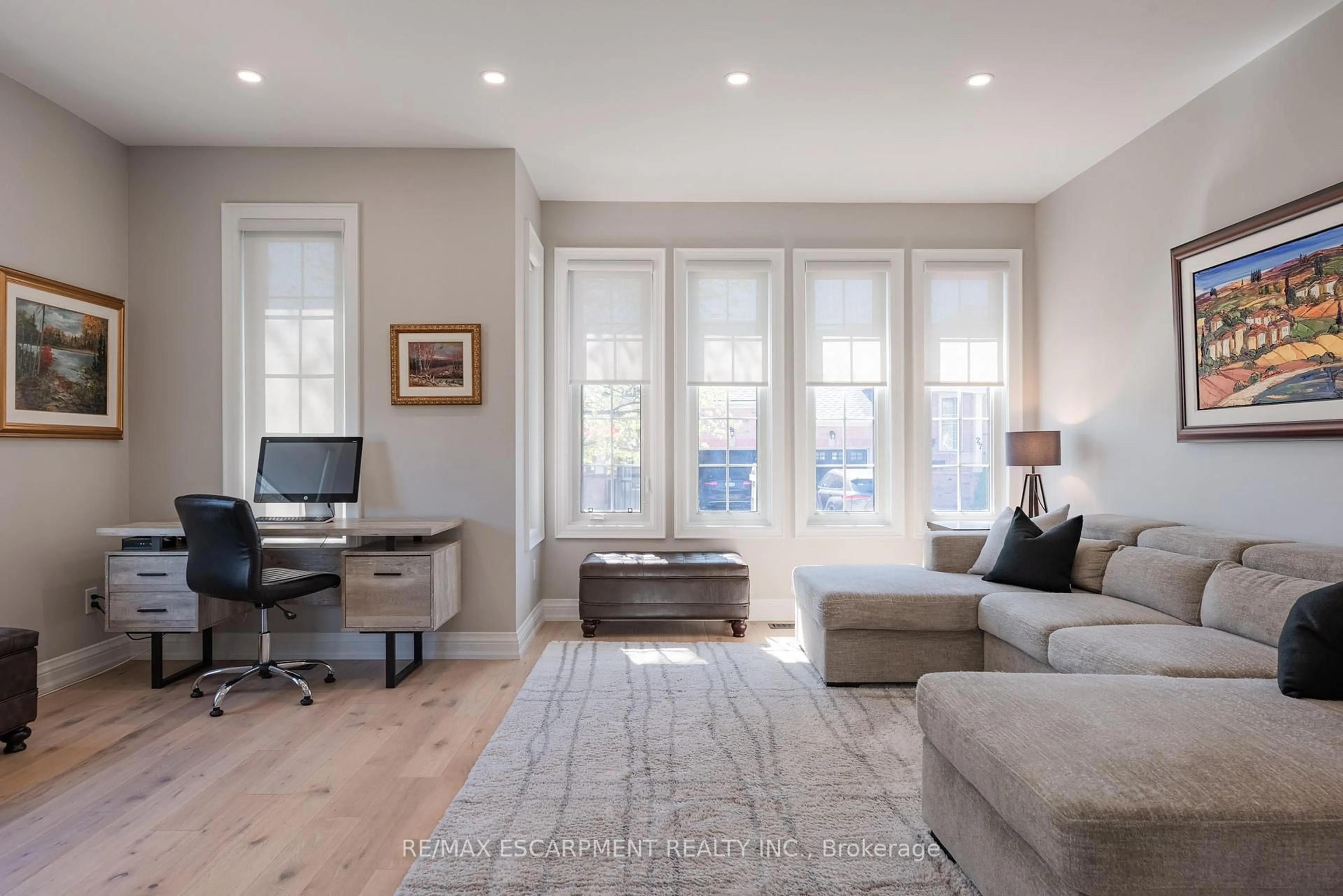 Living room with furniture, wood/laminate floor for 2243 Turnberry Rd #21, Burlington Ontario L7M 4Y4
