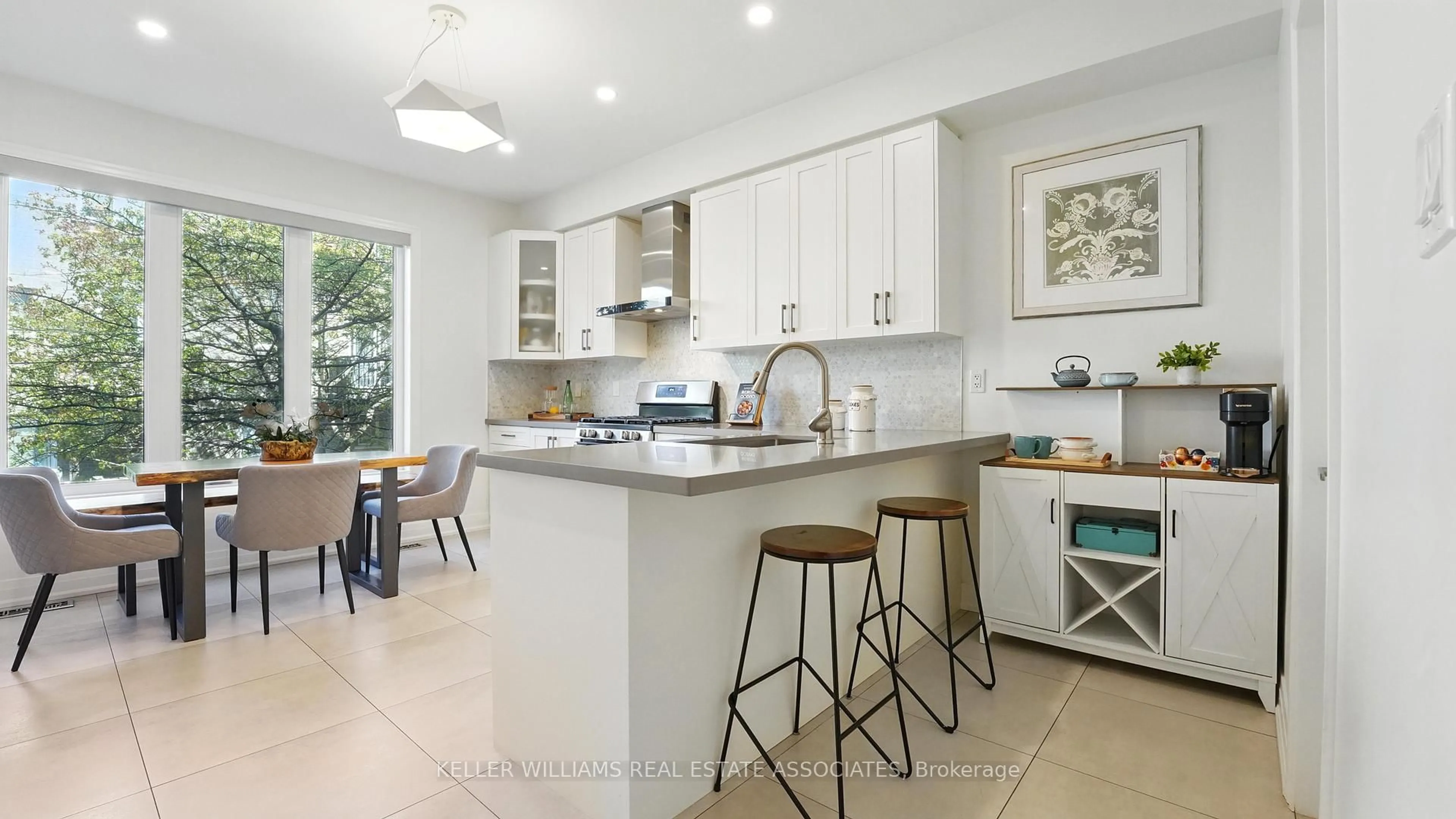 Open concept kitchen, ceramic/tile floor for 1355 Rathburn Rd #35, Mississauga Ontario L4W 5R5