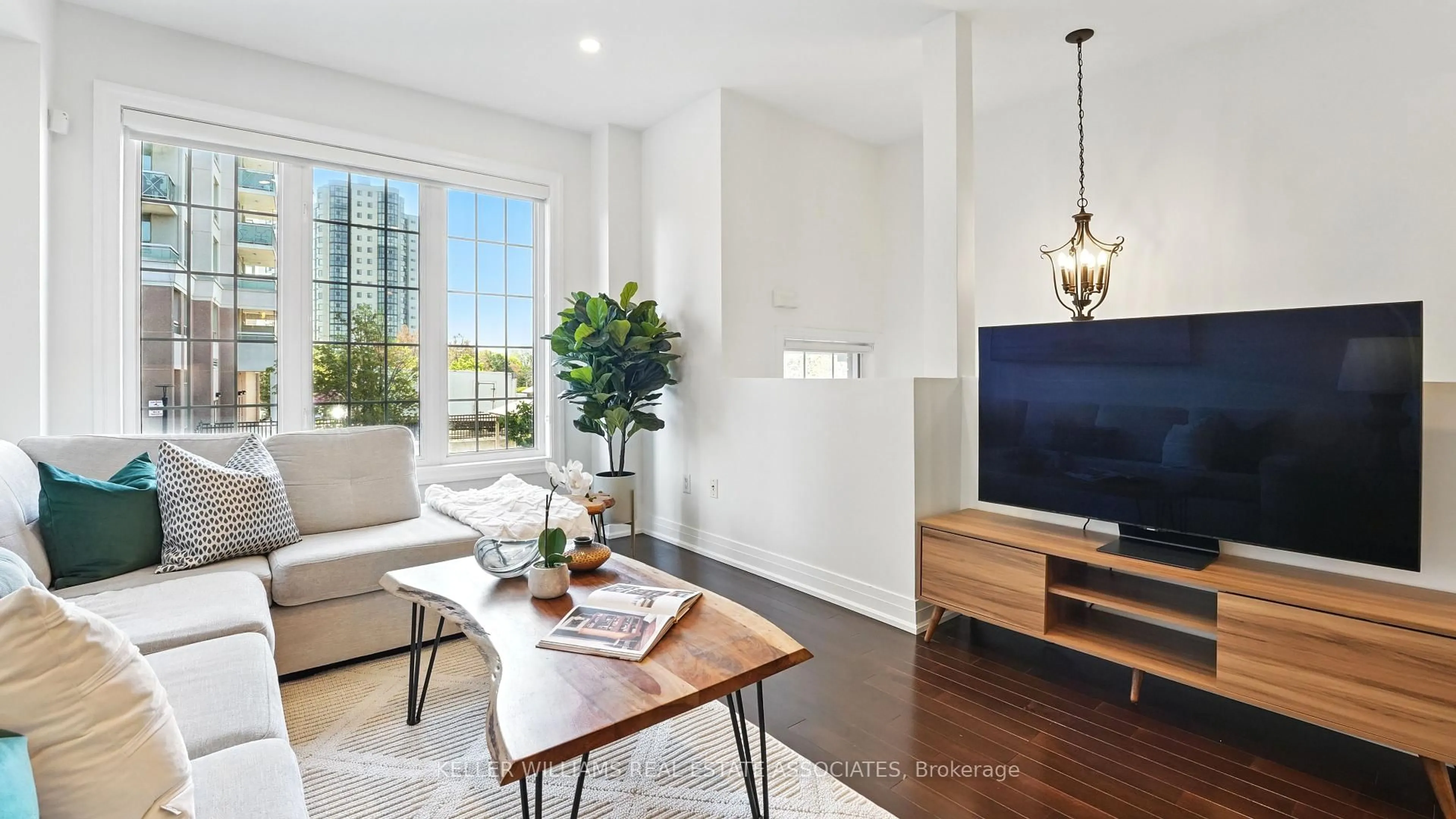 Living room with furniture, wood/laminate floor for 1355 Rathburn Rd #35, Mississauga Ontario L4W 5R5