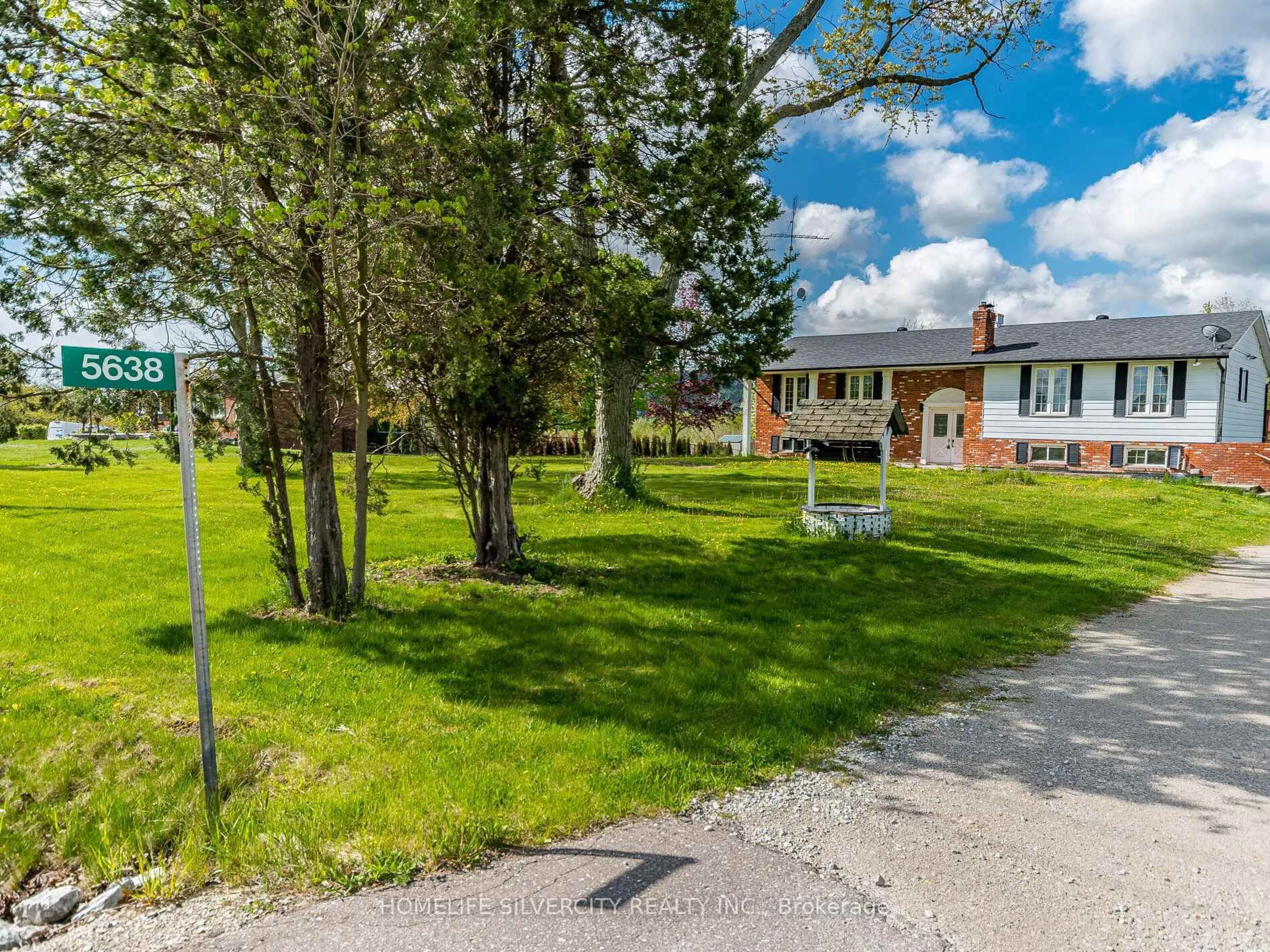 A pic from outside/outdoor area/front of a property/back of a property/a pic from drone, street for 5638 Appleby Line, Burlington Ontario L7M 0P6