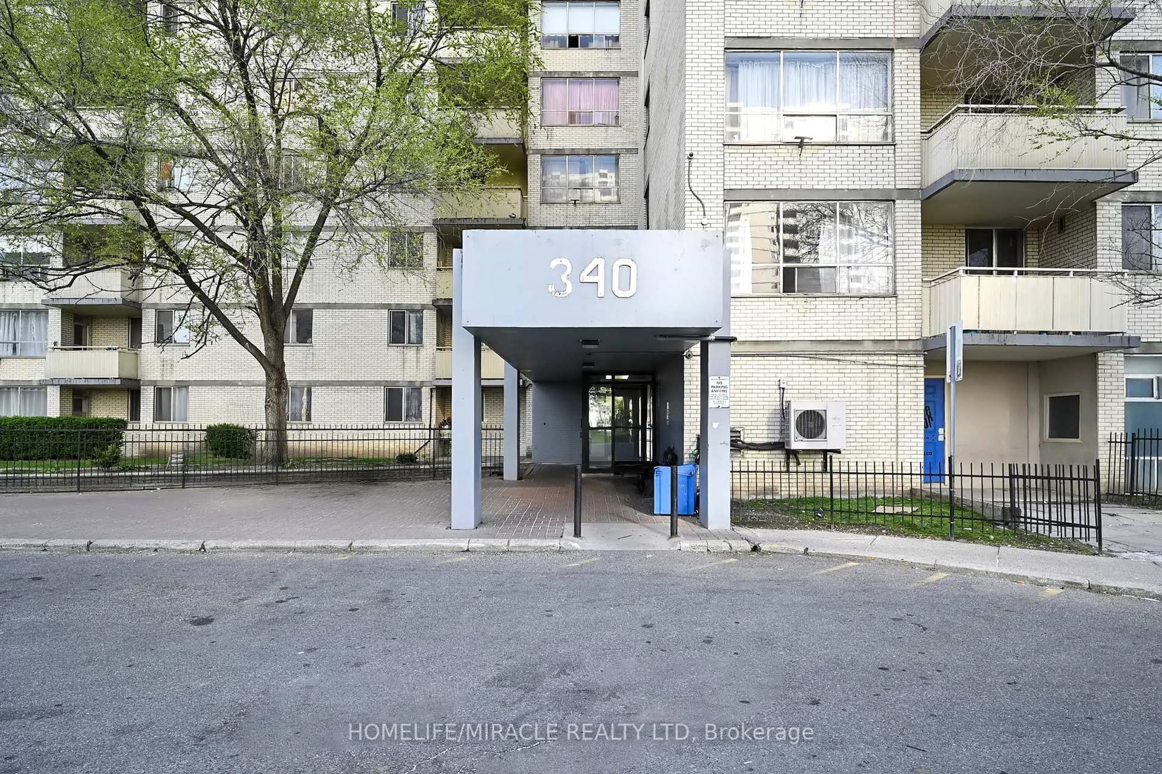 Indoor foyer for 340 Dixon Rd #2111, Toronto Ontario M9R 1T1