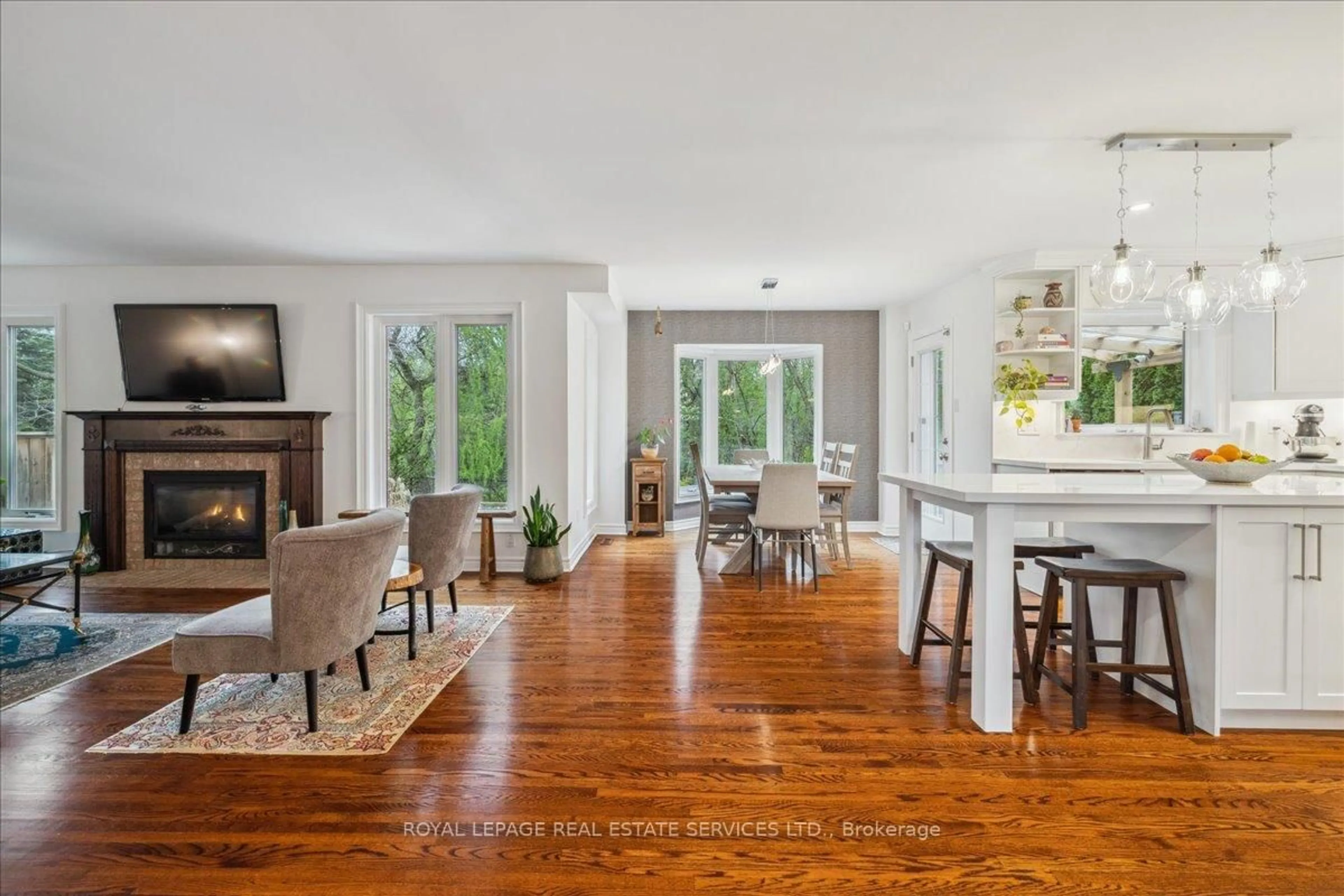 Open concept kitchen, unknown for 2317 Carpenters Circ, Oakville Ontario L6M 3C7