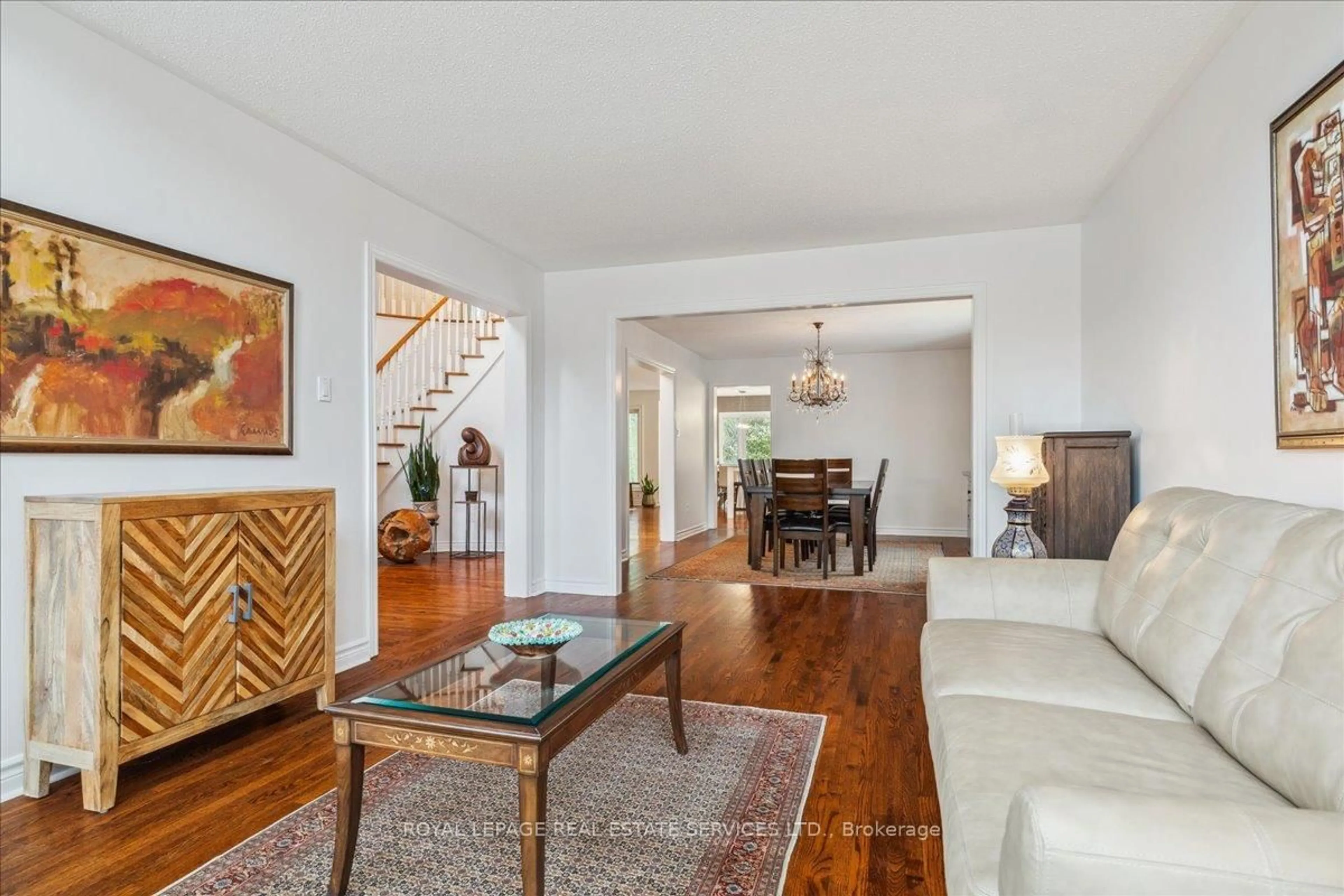 Living room with furniture, unknown for 2317 Carpenters Circ, Oakville Ontario L6M 3C7