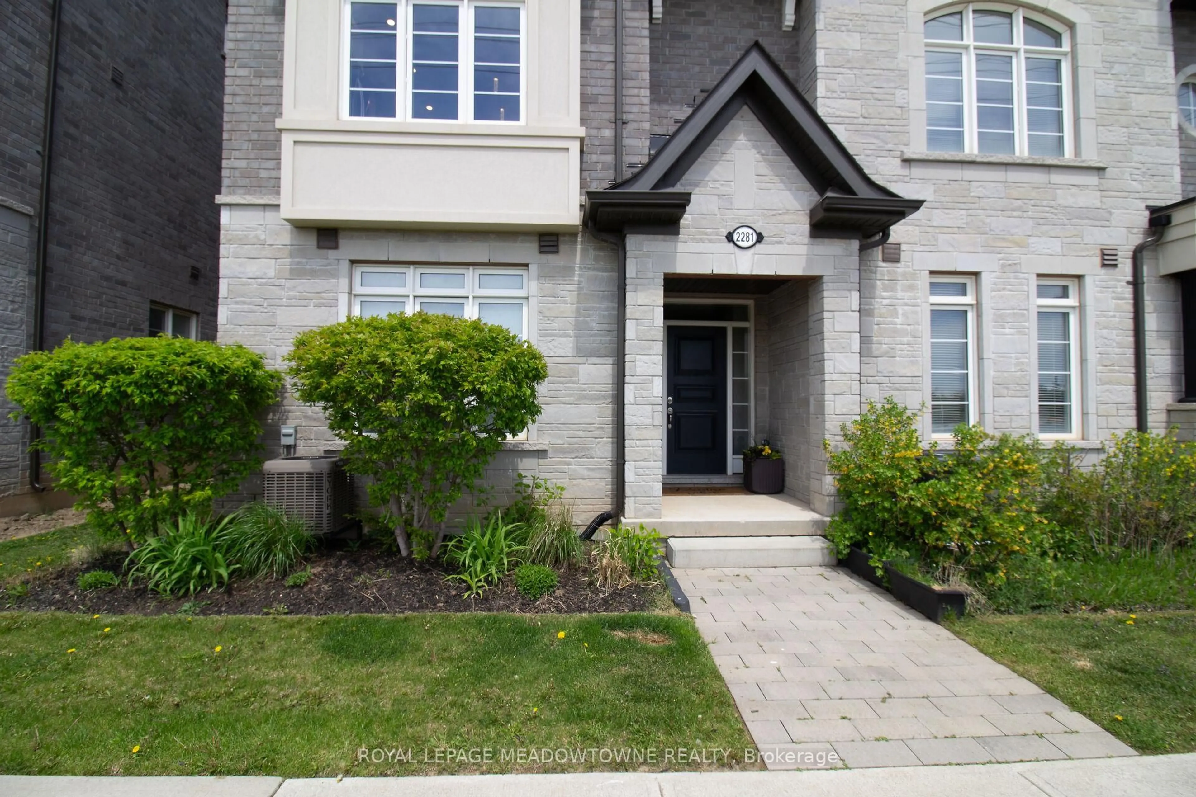 Home with brick exterior material, street for 2281 Khalsa Gate, Oakville Ontario L6M 1P4