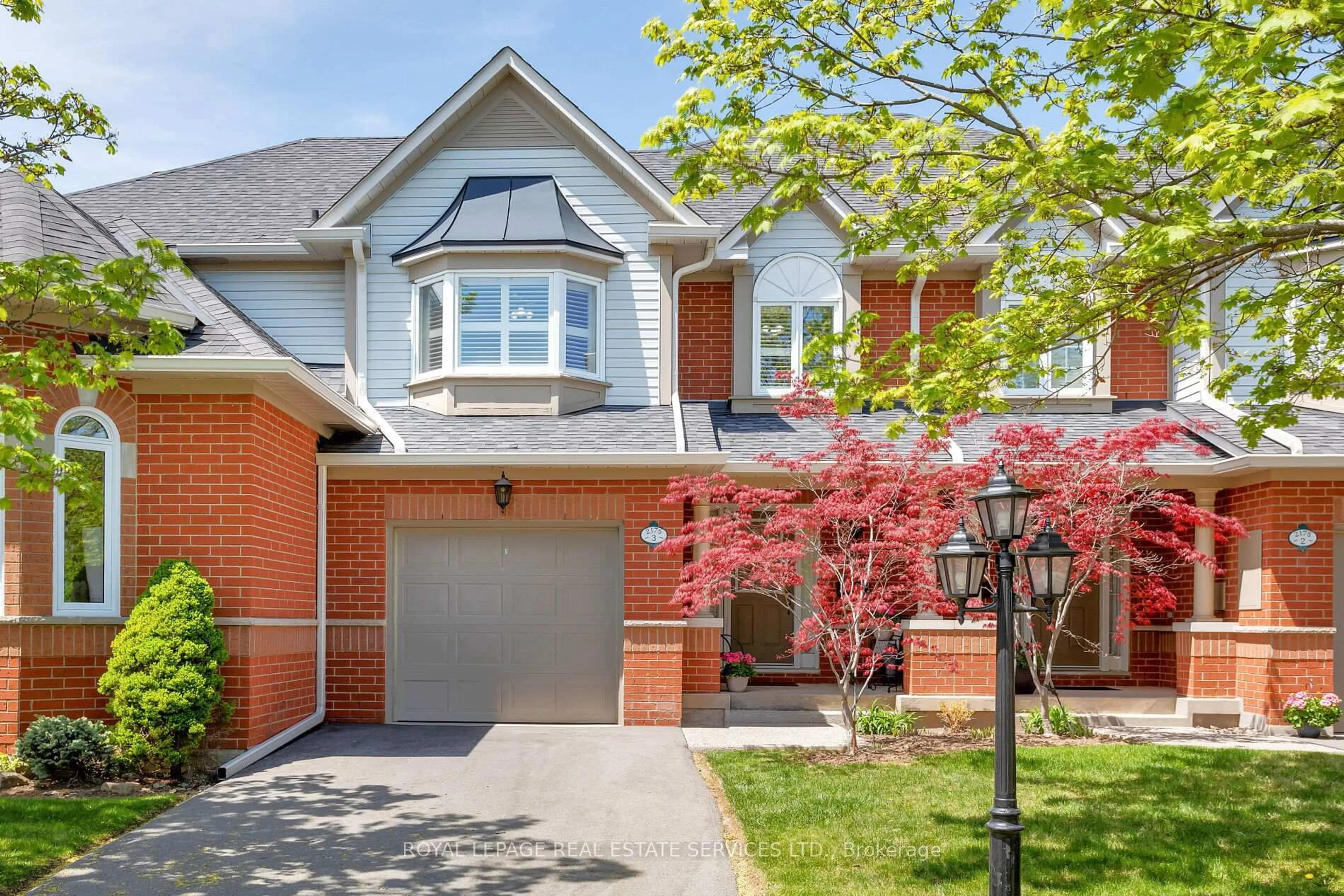 Home with brick exterior material, street for 2175 Country Club Dr #19, Burlington Ontario L7M 4H9