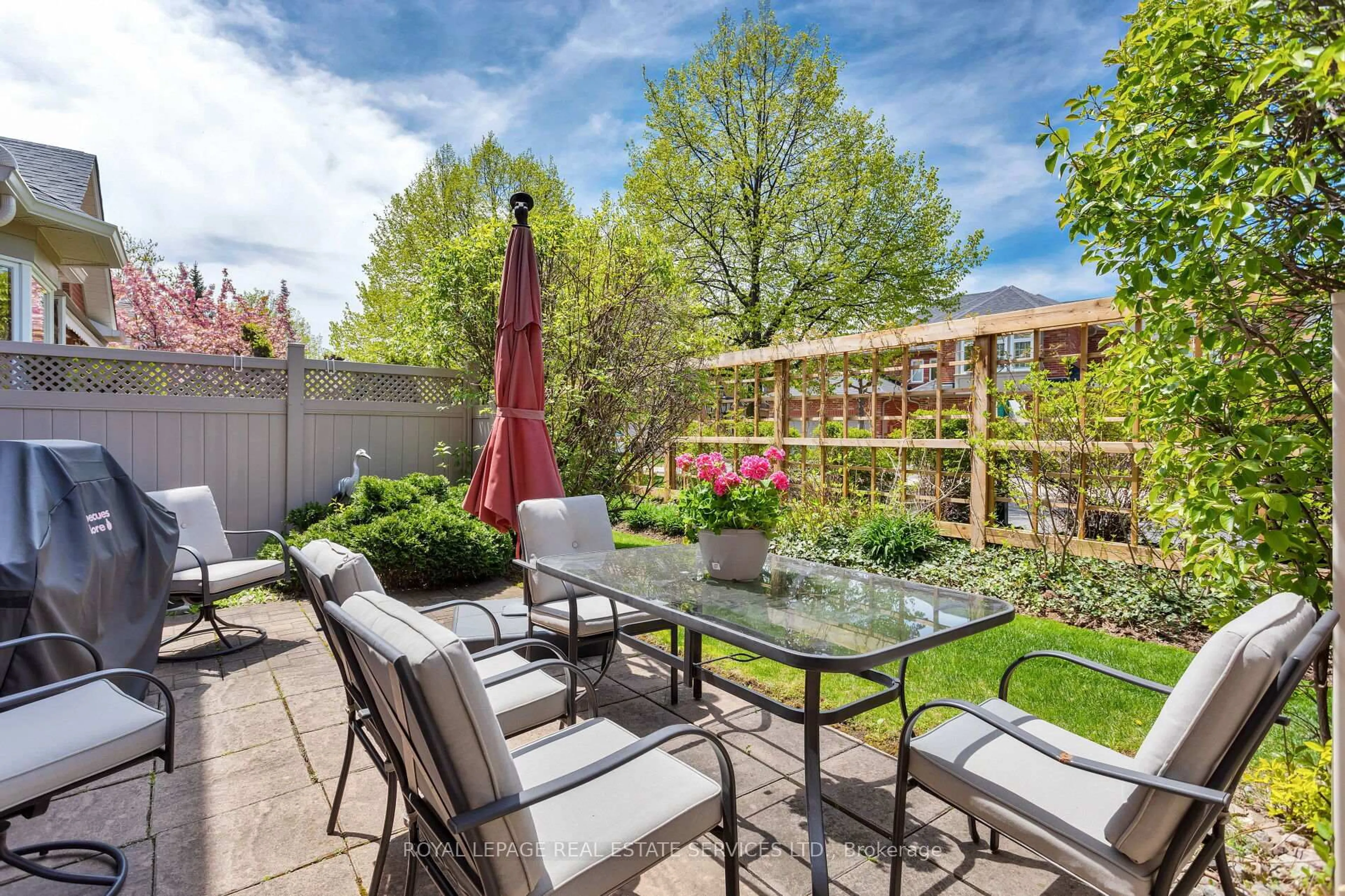 Patio, street for 2175 Country Club Dr #19, Burlington Ontario L7M 4H9