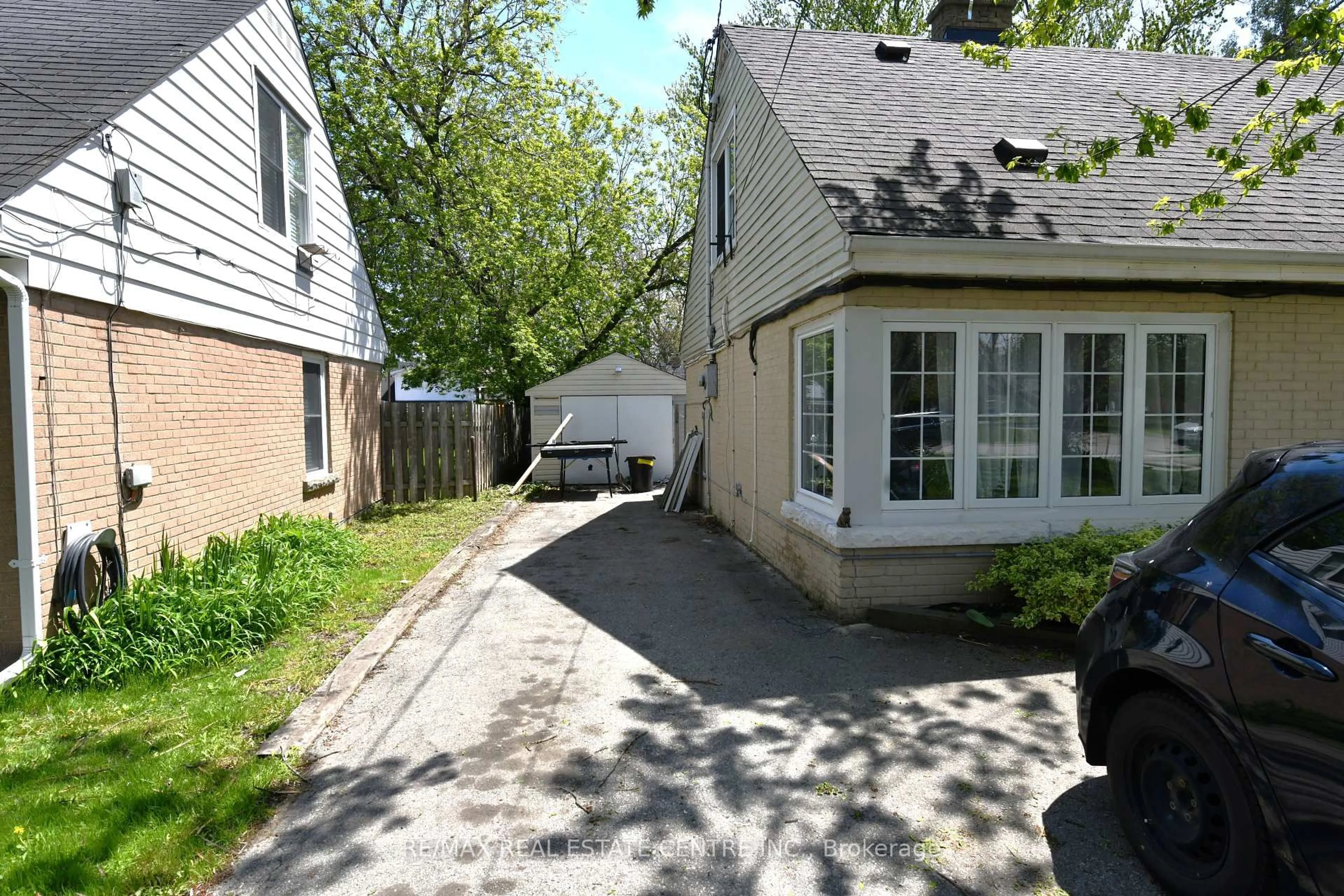 Unknown for 2070 Churchill Ave, Burlington Ontario L7R 3T7