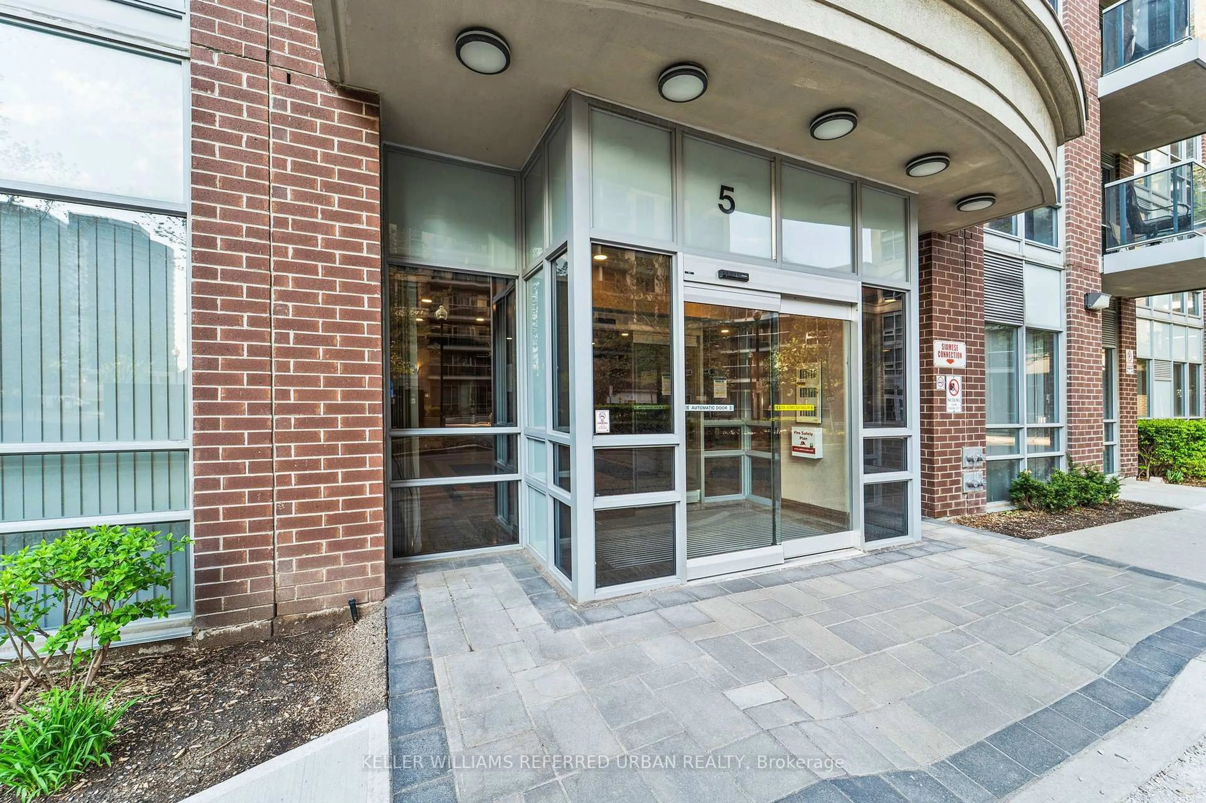 Indoor foyer for 5 Michael Power Pl #509, Toronto Ontario M9A 0A3