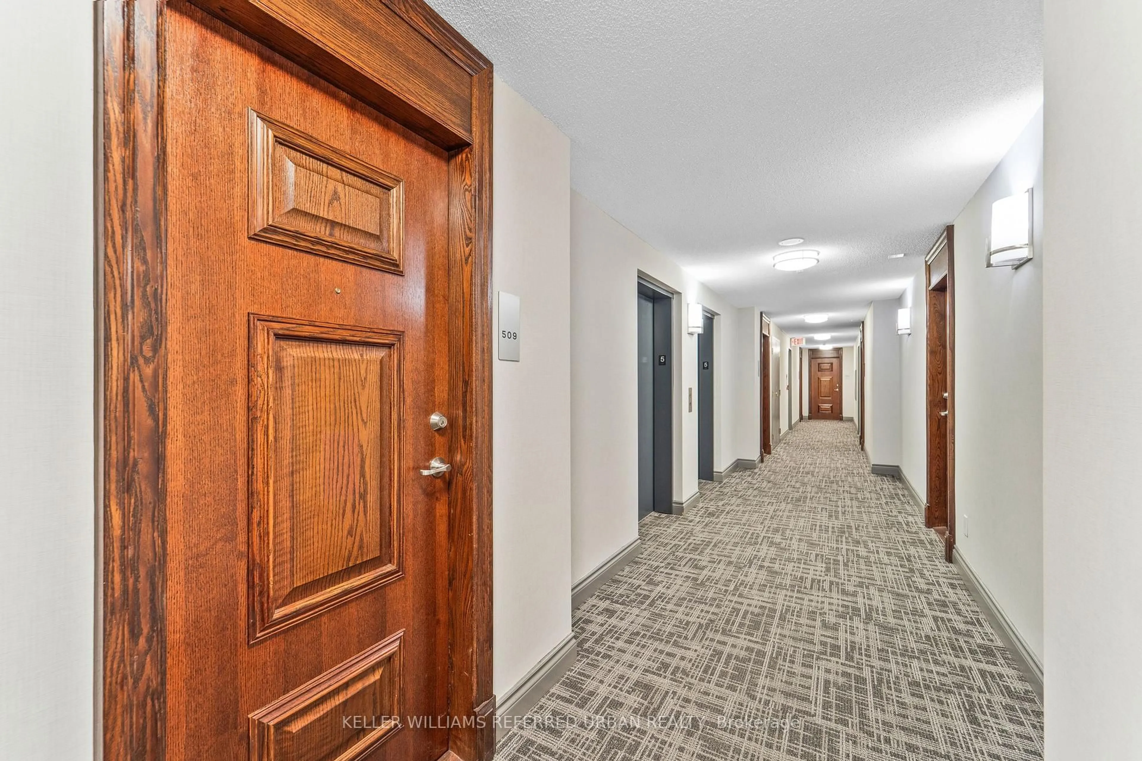 Indoor foyer for 5 Michael Power Pl #509, Toronto Ontario M9A 0A3