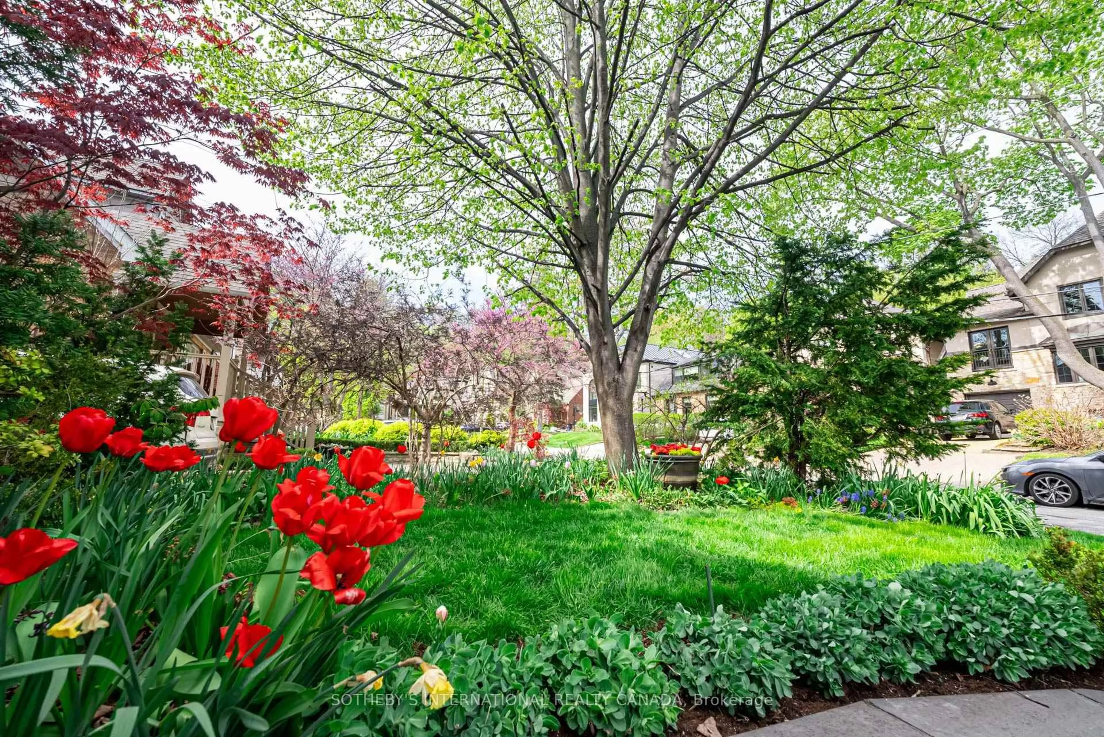 Patio, street for 22 Worthington Cres, Toronto Ontario M6S 3P6