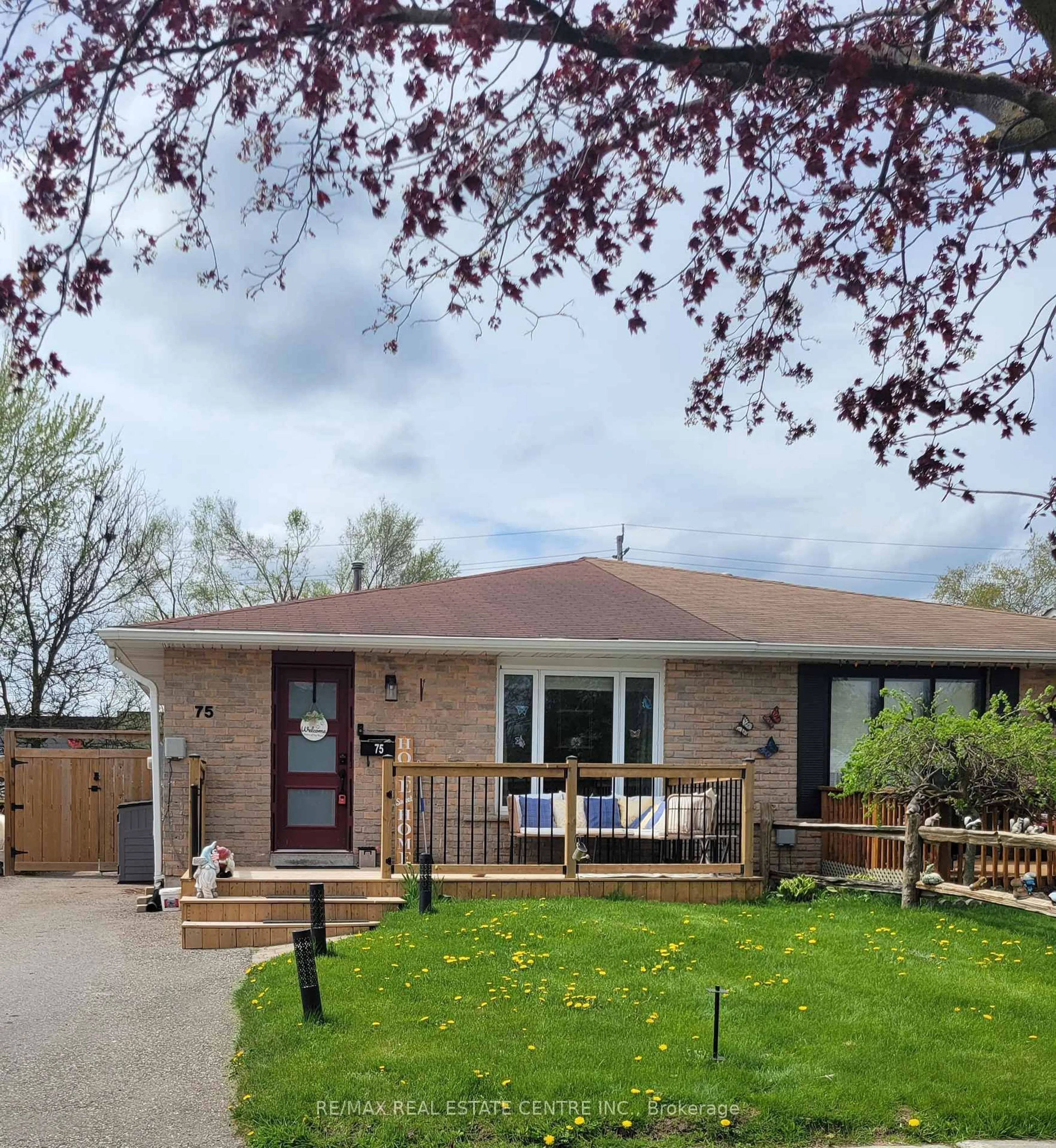 Home with brick exterior material, street for 75 Manor Cres, Orangeville Ontario L9W 3P2