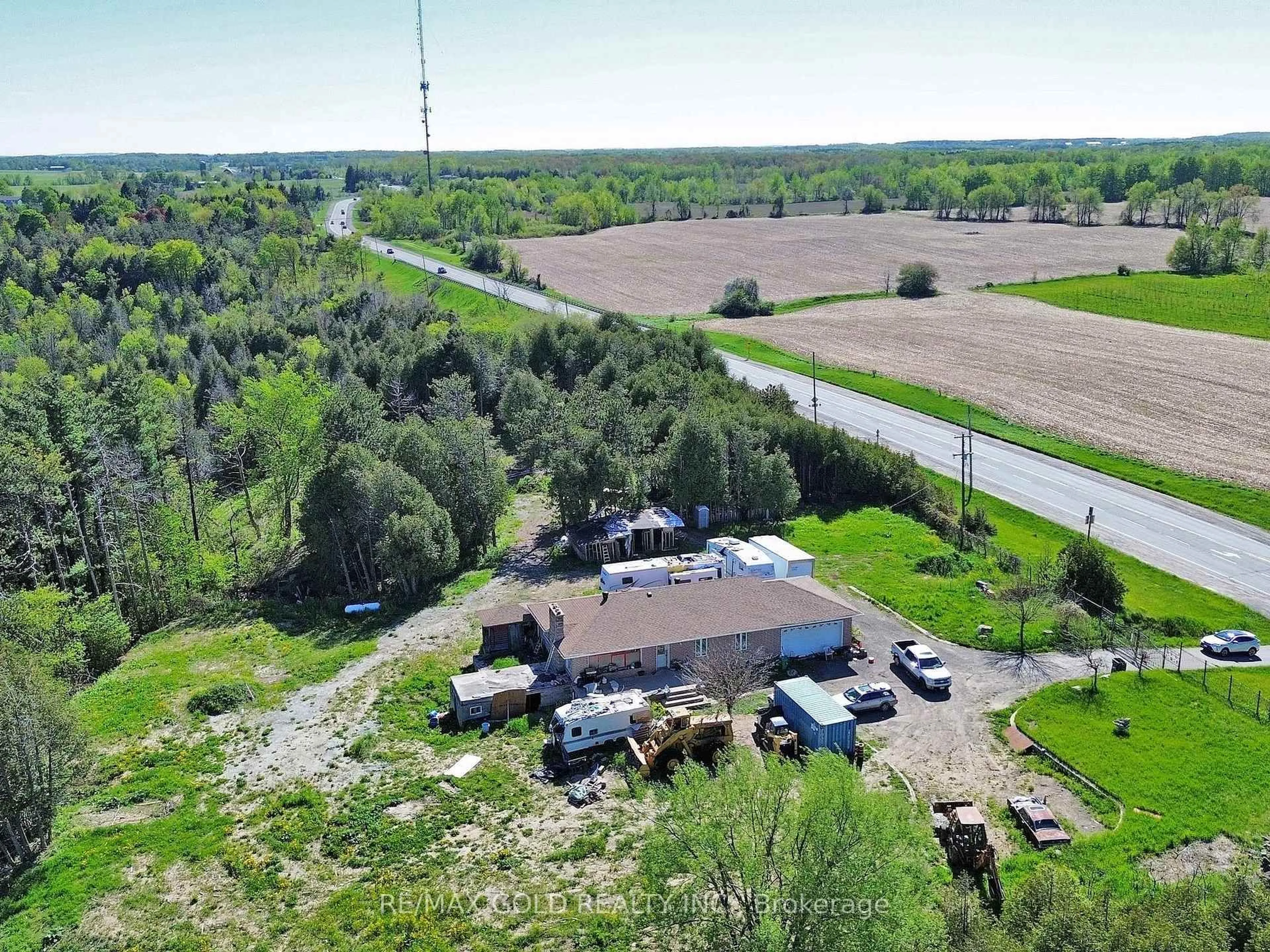 A pic from outside/outdoor area/front of a property/back of a property/a pic from drone, unknown for 5961 Charleston Sdrd, Caledon Ontario L7K 0S9