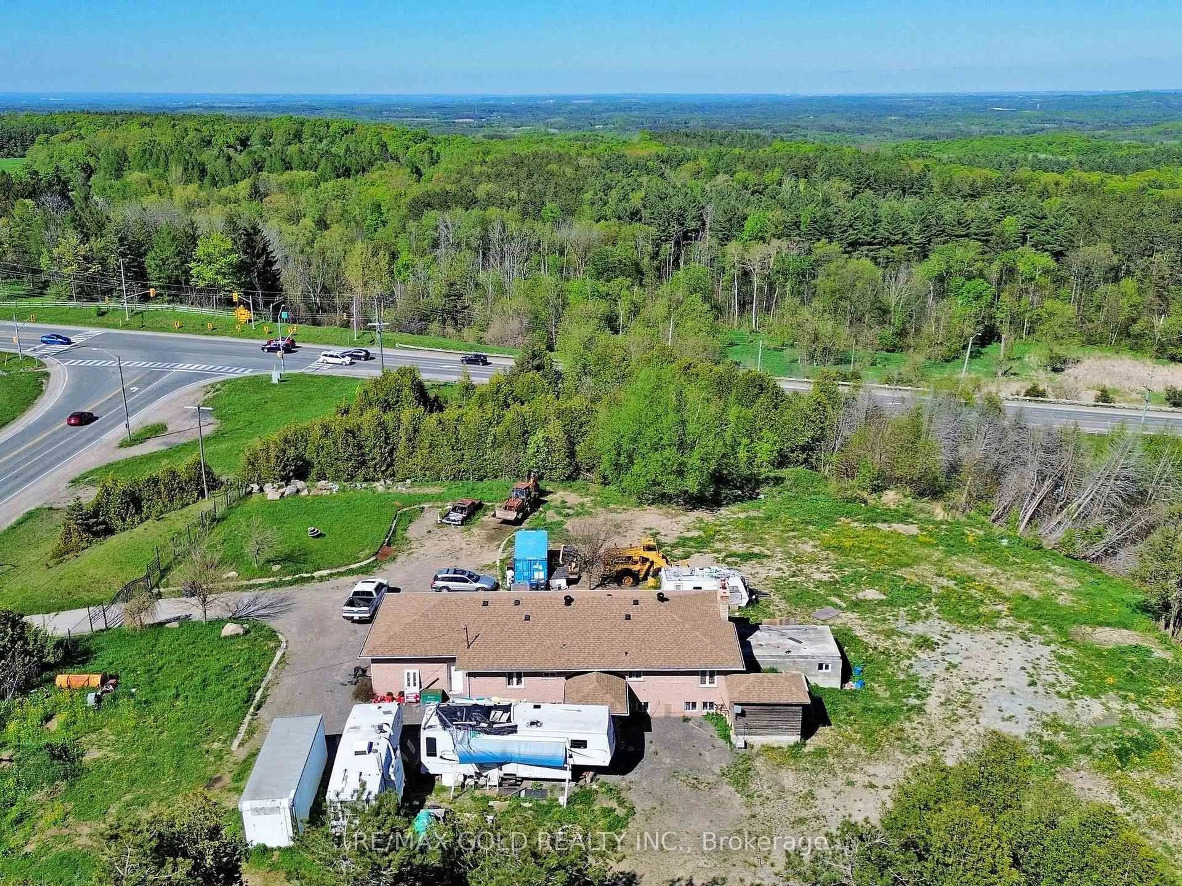 A pic from outside/outdoor area/front of a property/back of a property/a pic from drone, building for 5961 Charleston Sdrd, Caledon Ontario L7K 0S9