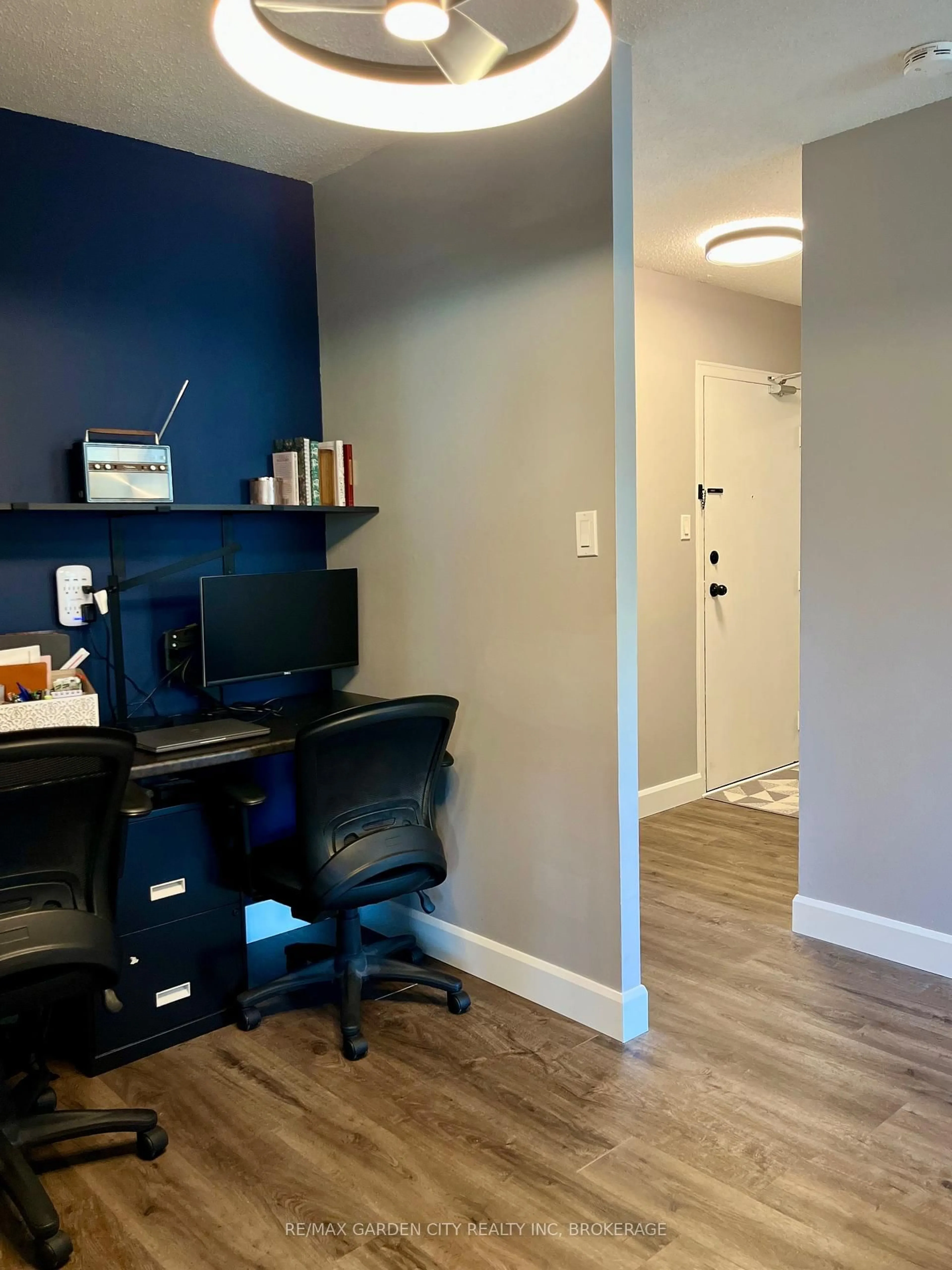 A pic of a room for 700 Dynes Rd #317, Burlington Ontario L7N 3M2