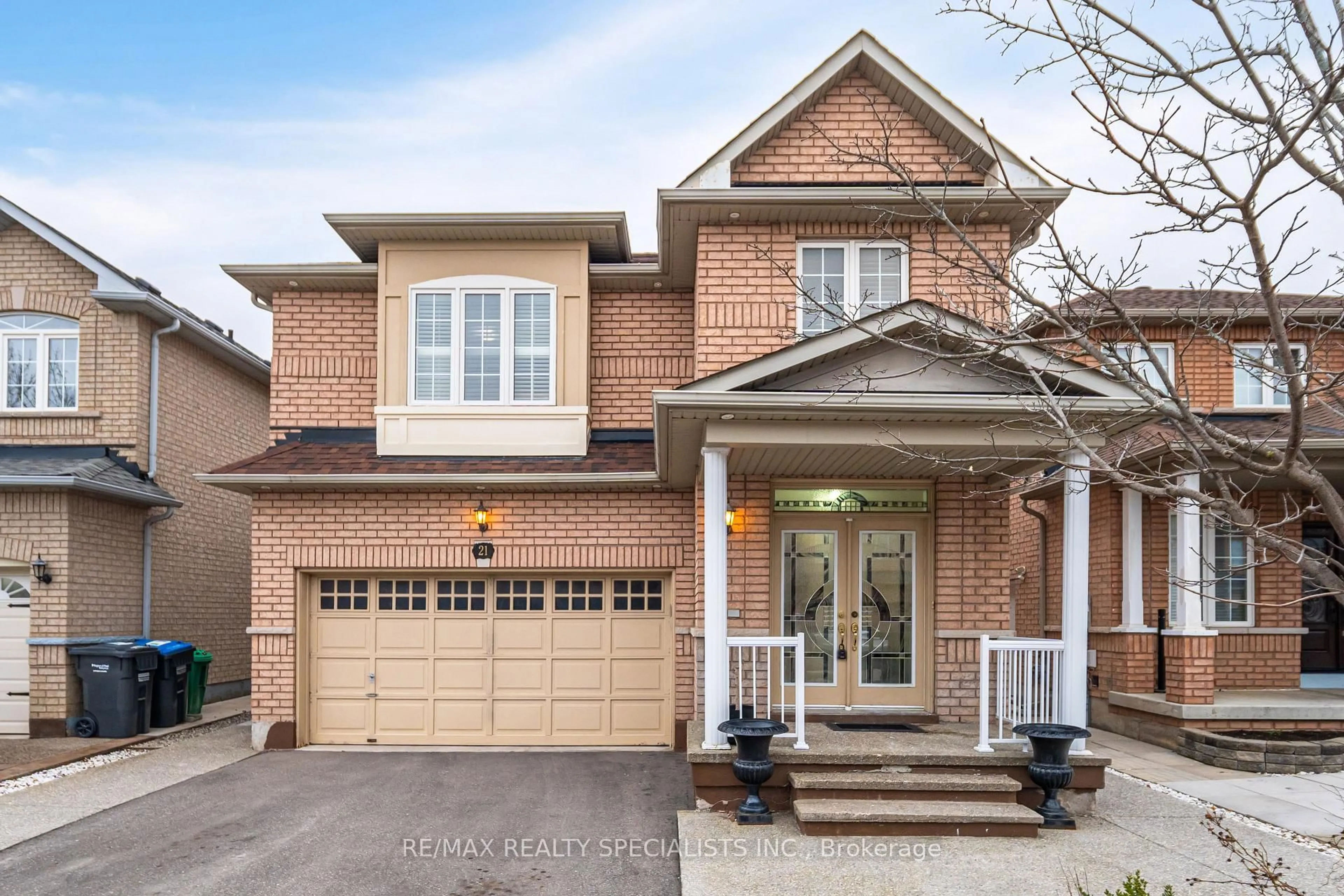 Home with brick exterior material, street for 21 Thimbleberry St, Brampton Ontario L7A 3L4