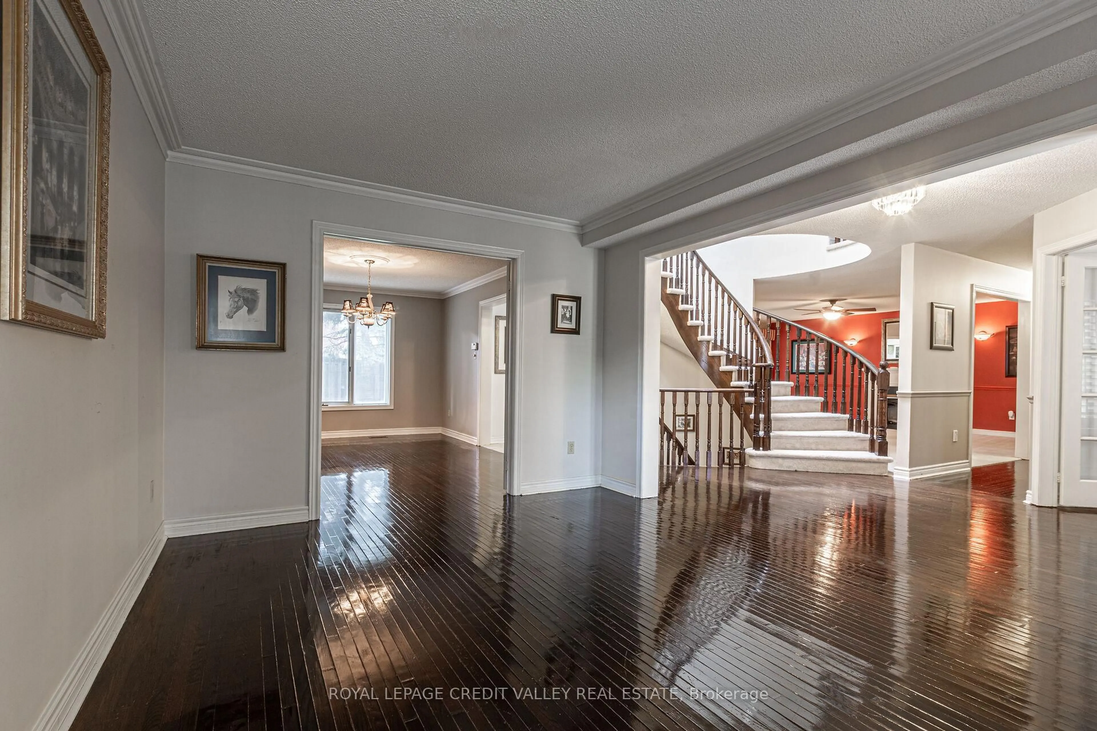 Indoor foyer for 1460 Bancroft Dr, Mississauga Ontario L5V 1L6
