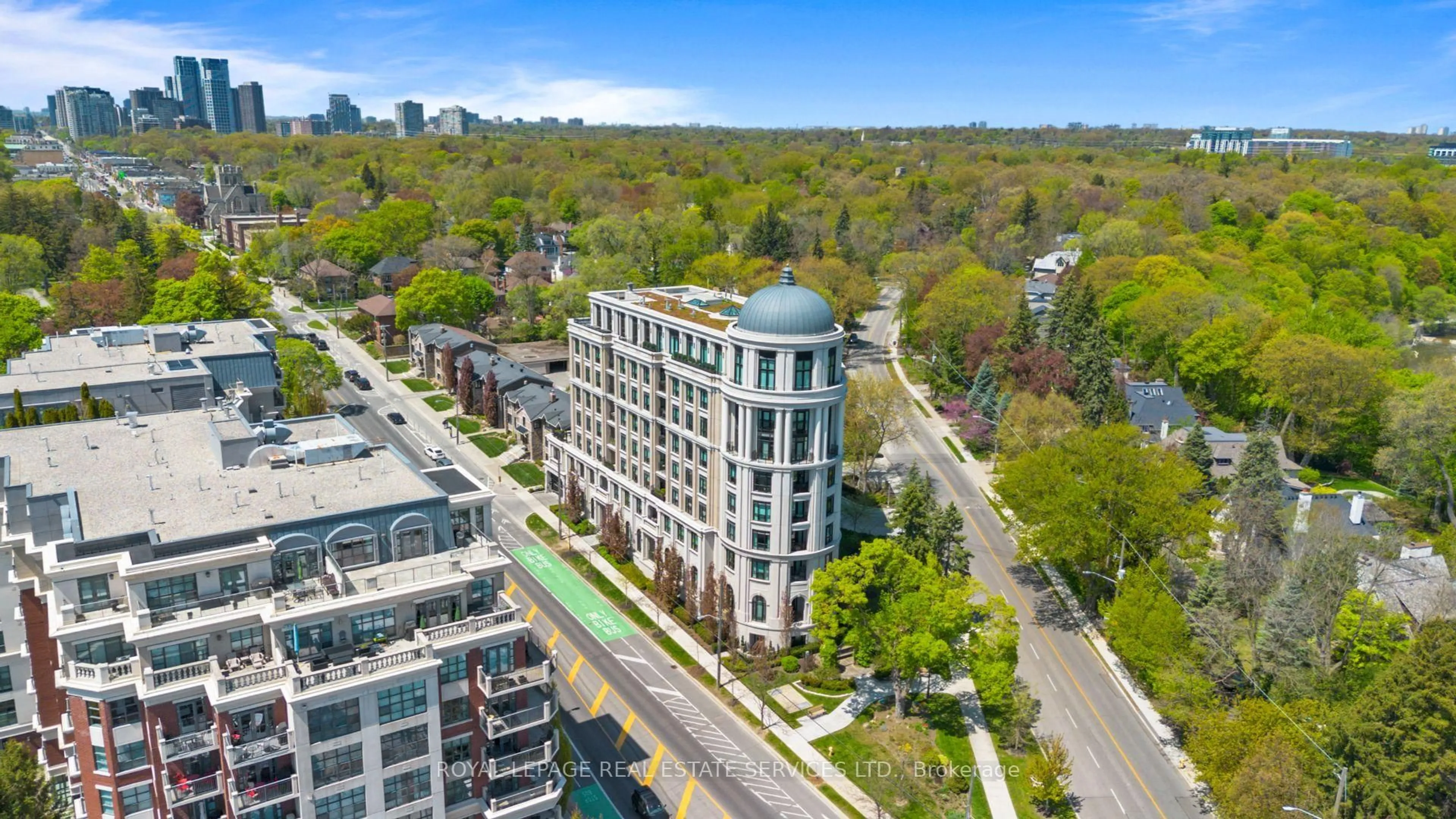 A pic from outside/outdoor area/front of a property/back of a property/a pic from drone, city buildings view from balcony for 4 The Kingsway N/A #505, Toronto Ontario M8X 2T1