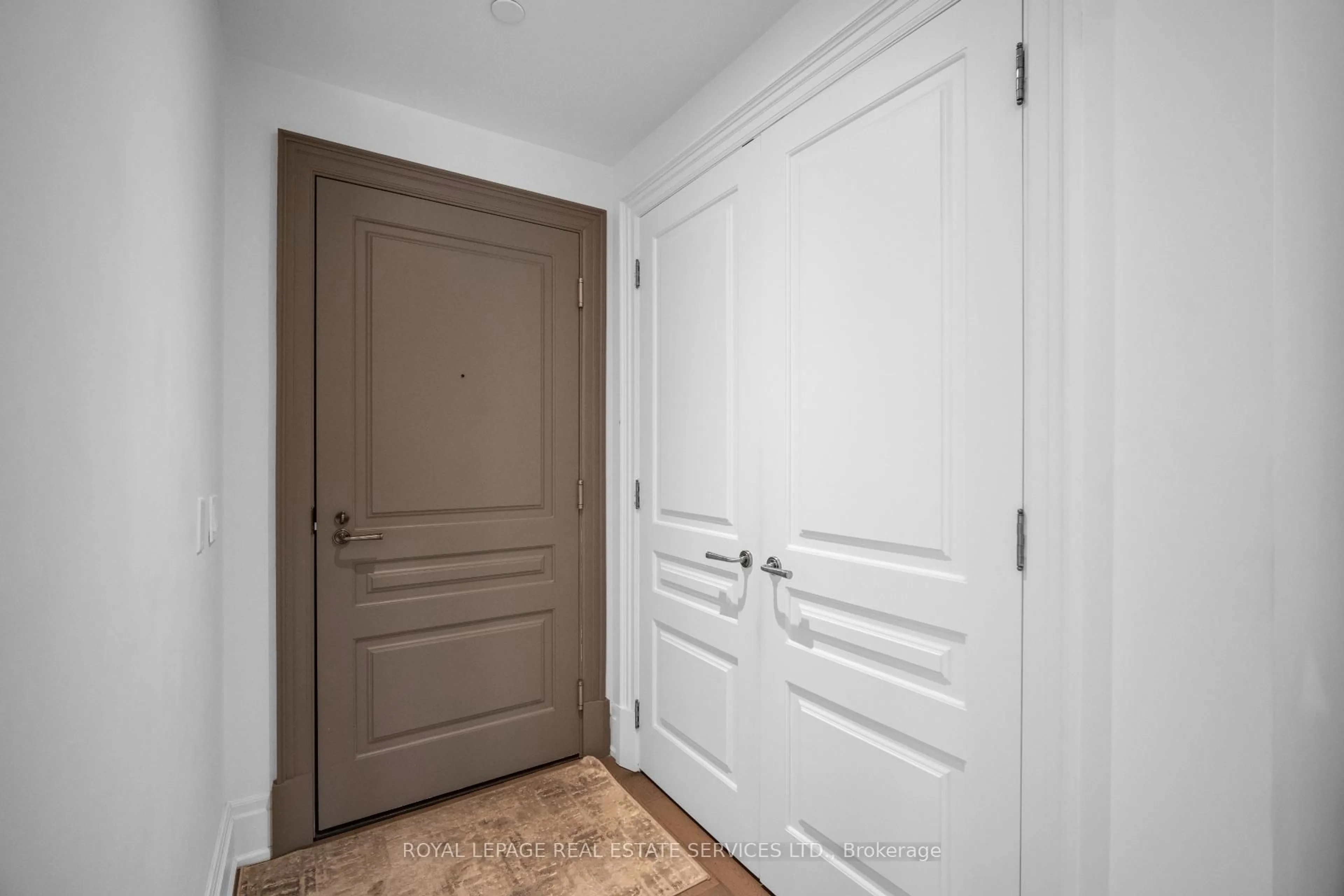 Indoor entryway for 4 The Kingsway N/A #505, Toronto Ontario M8X 2T1