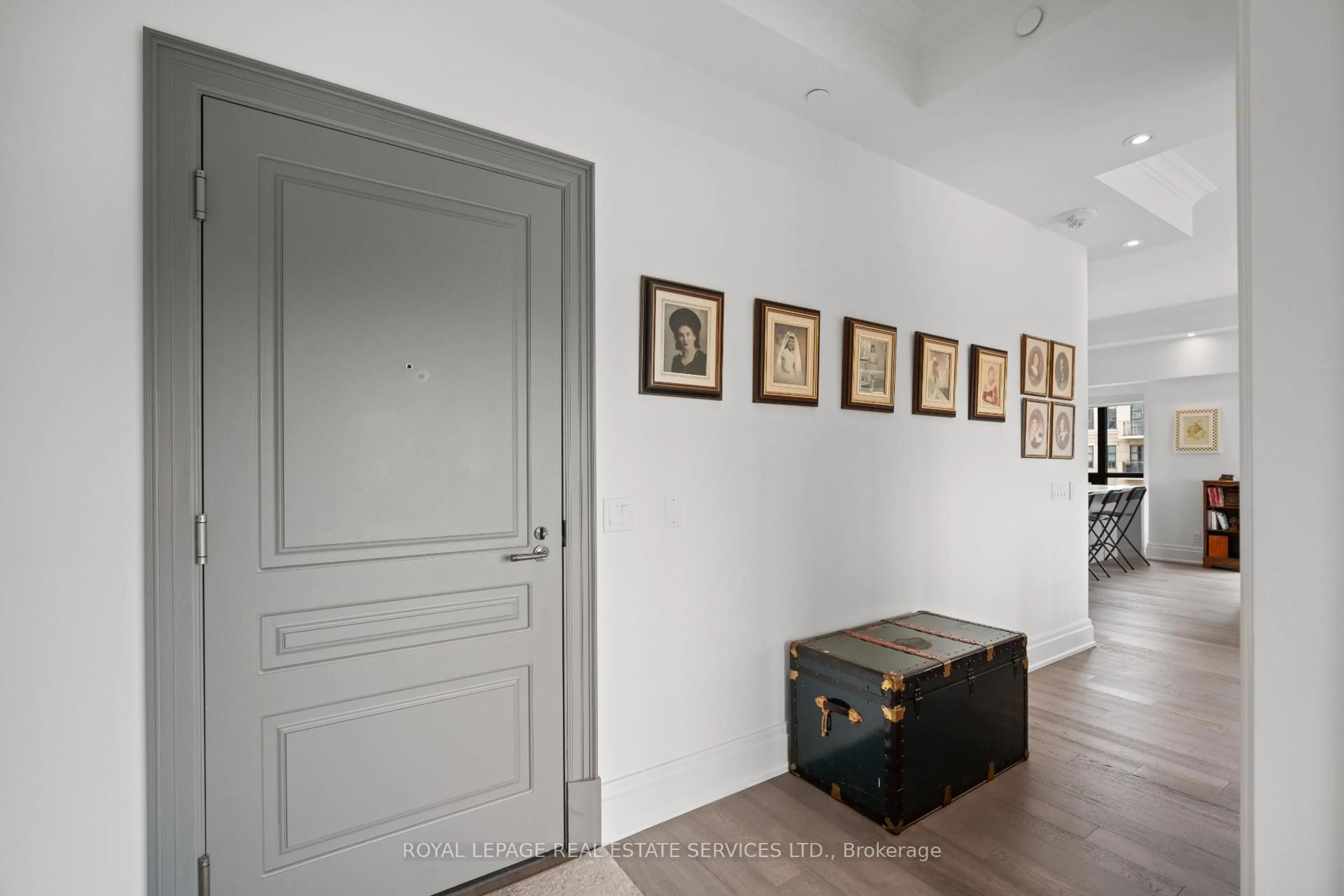 Indoor entryway for 4 The Kingsway N/A #504, Toronto Ontario M8X 2T1