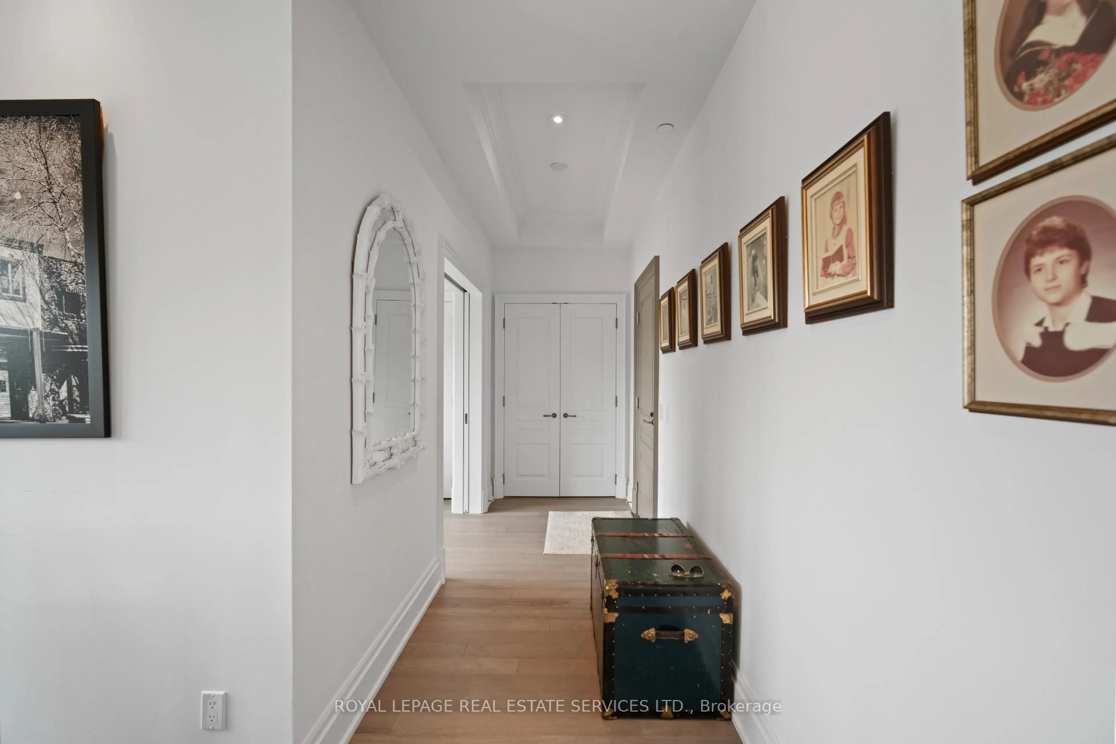 Indoor foyer for 4 The Kingsway N/A #504, Toronto Ontario M8X 2T1