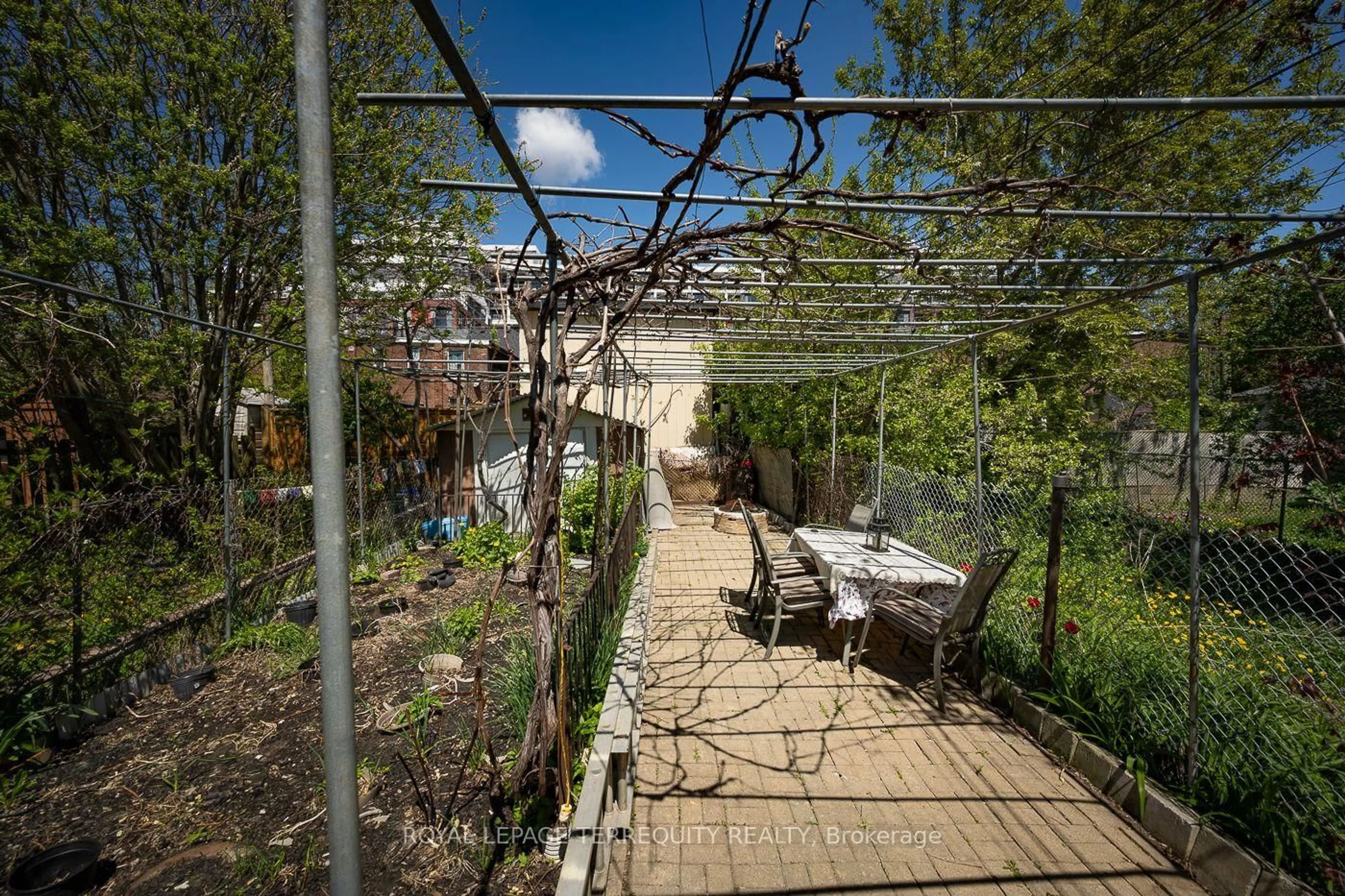 Patio, street for 10 Burnfield Ave, Toronto Ontario M6G 1Y5