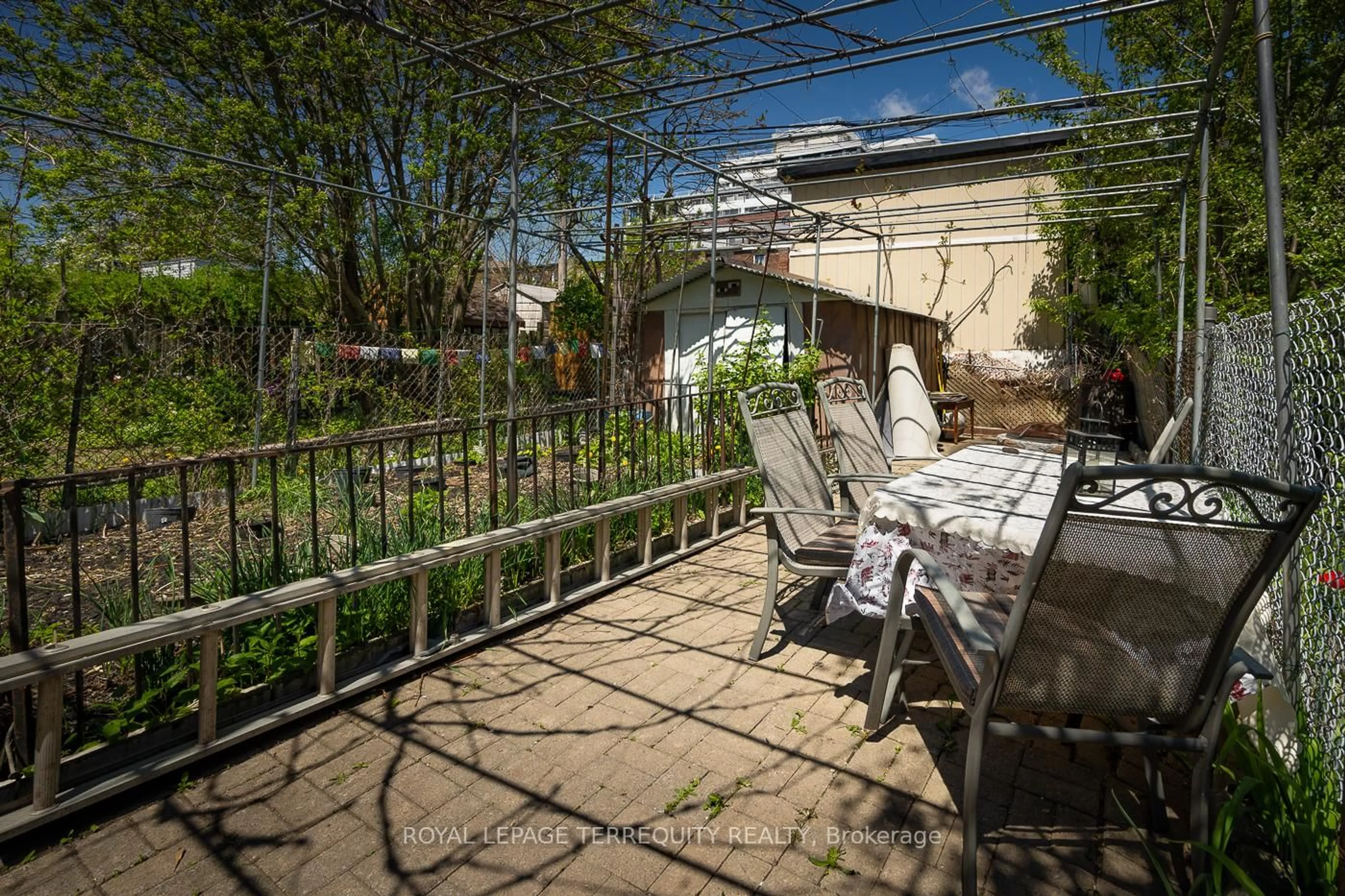 Patio, street for 10 Burnfield Ave, Toronto Ontario M6G 1Y5