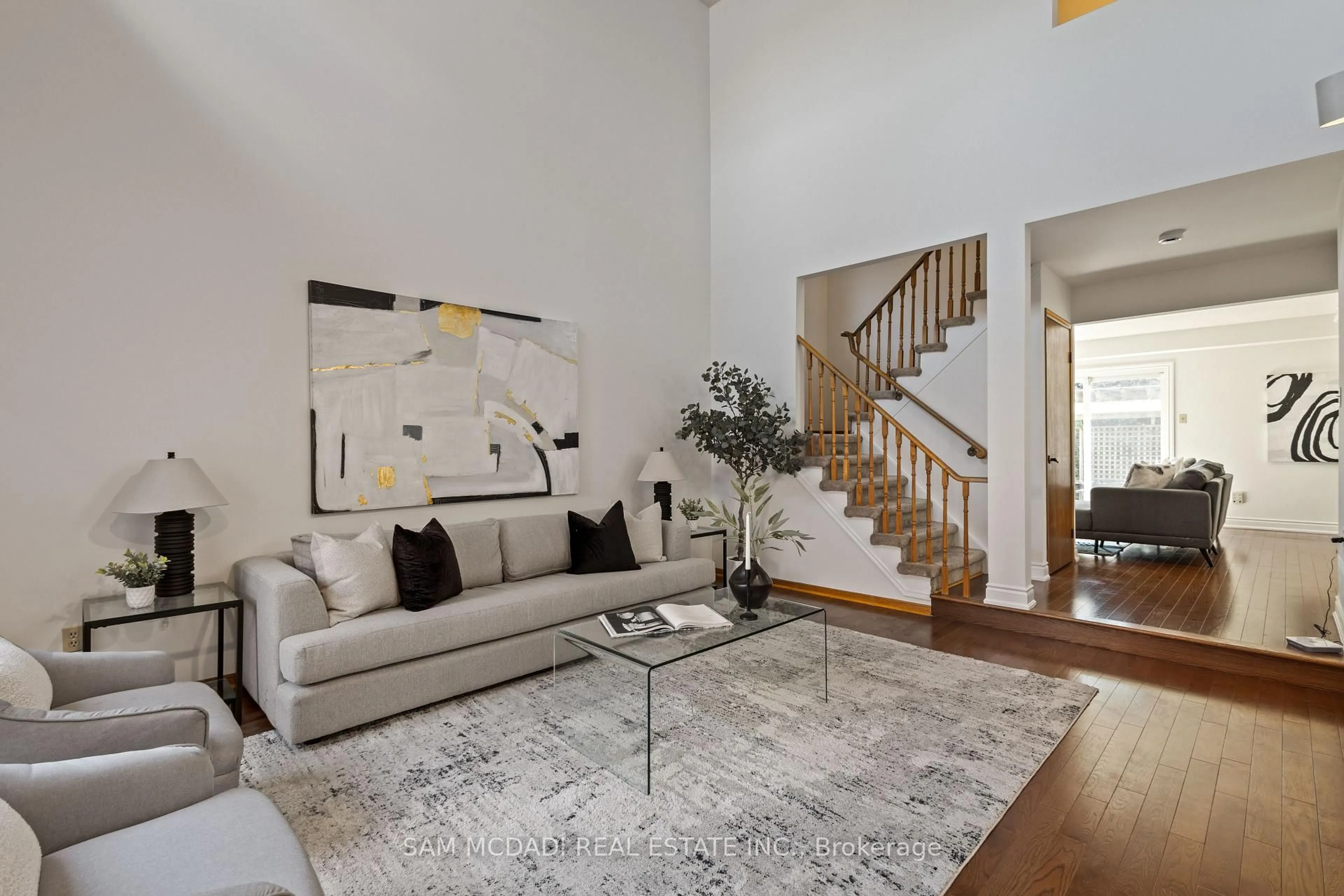 Living room with furniture, unknown for 4303 Tea Garden Circ, Mississauga Ontario L5B 2Z2