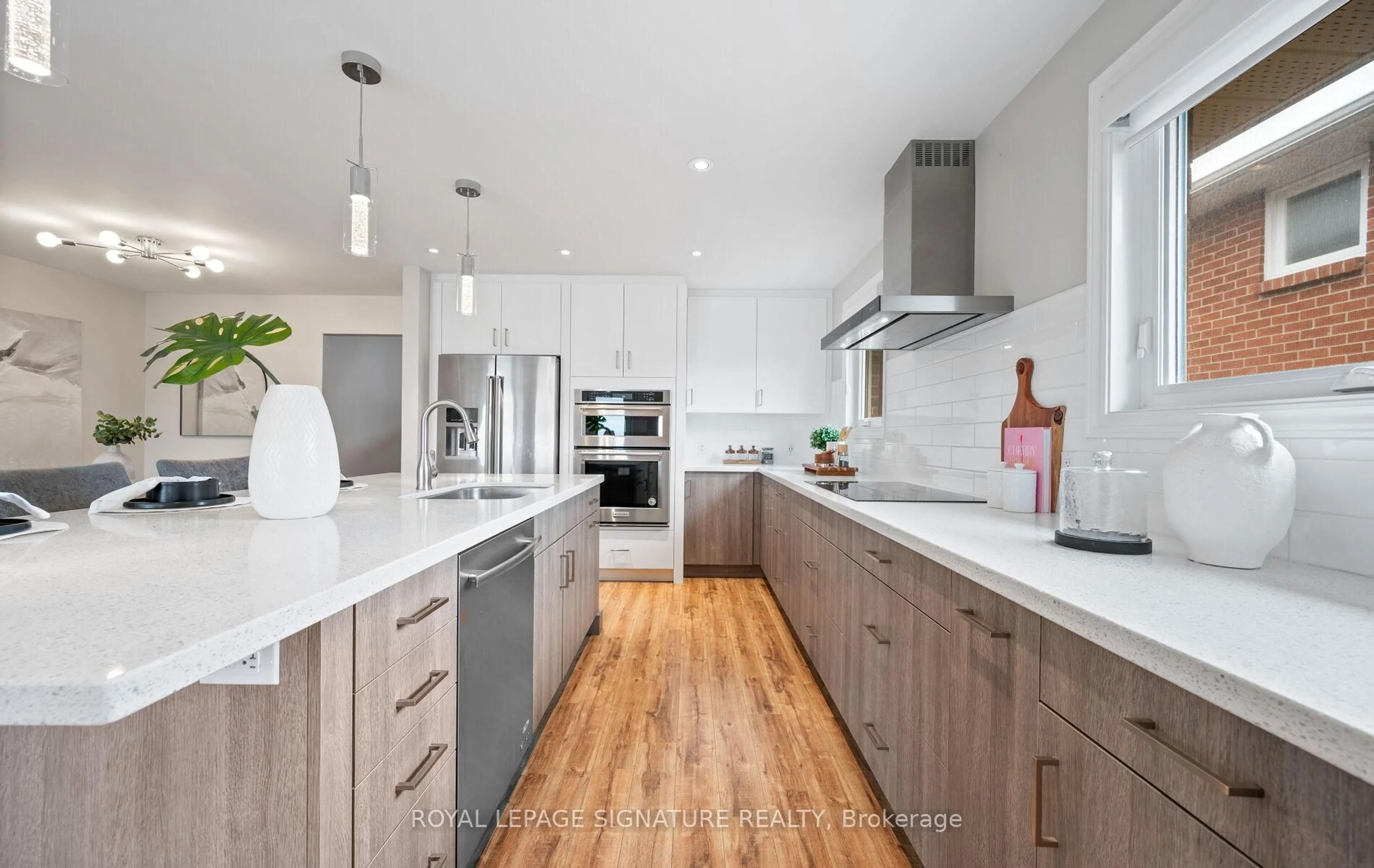 Contemporary kitchen, unknown for 1399 Underwood Dr, Mississauga Ontario L4W 3M9