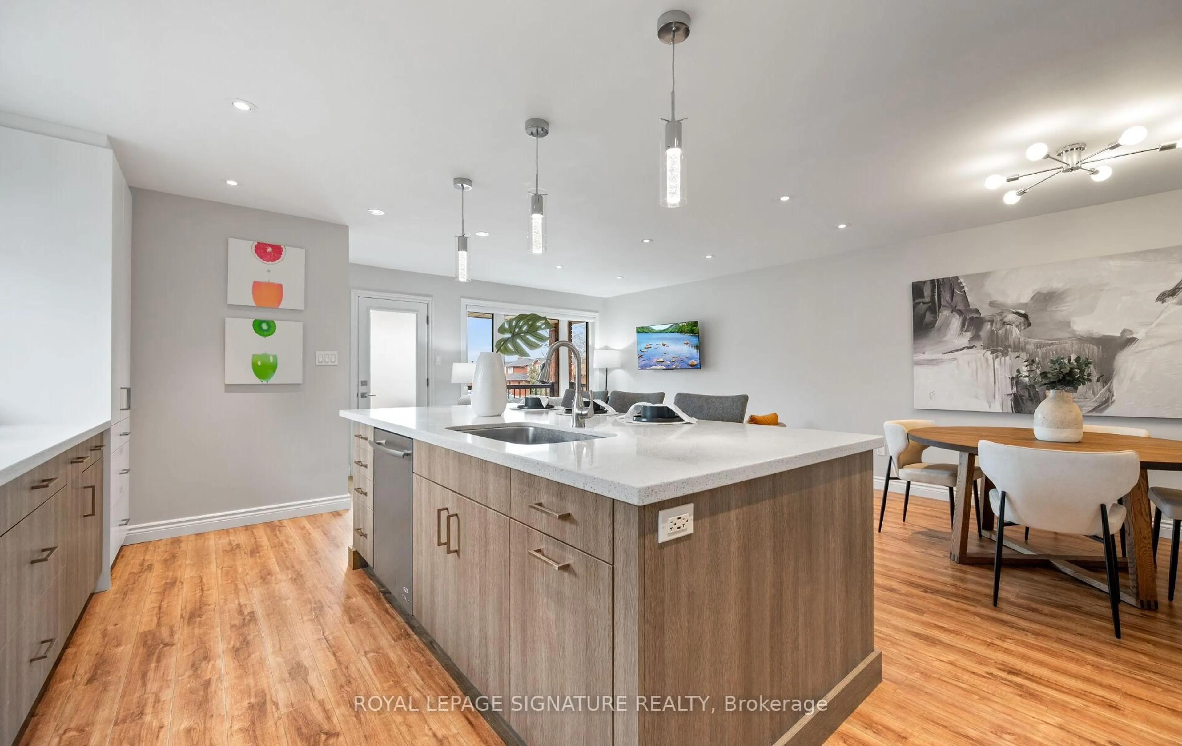 Contemporary kitchen, unknown for 1399 Underwood Dr, Mississauga Ontario L4W 3M9