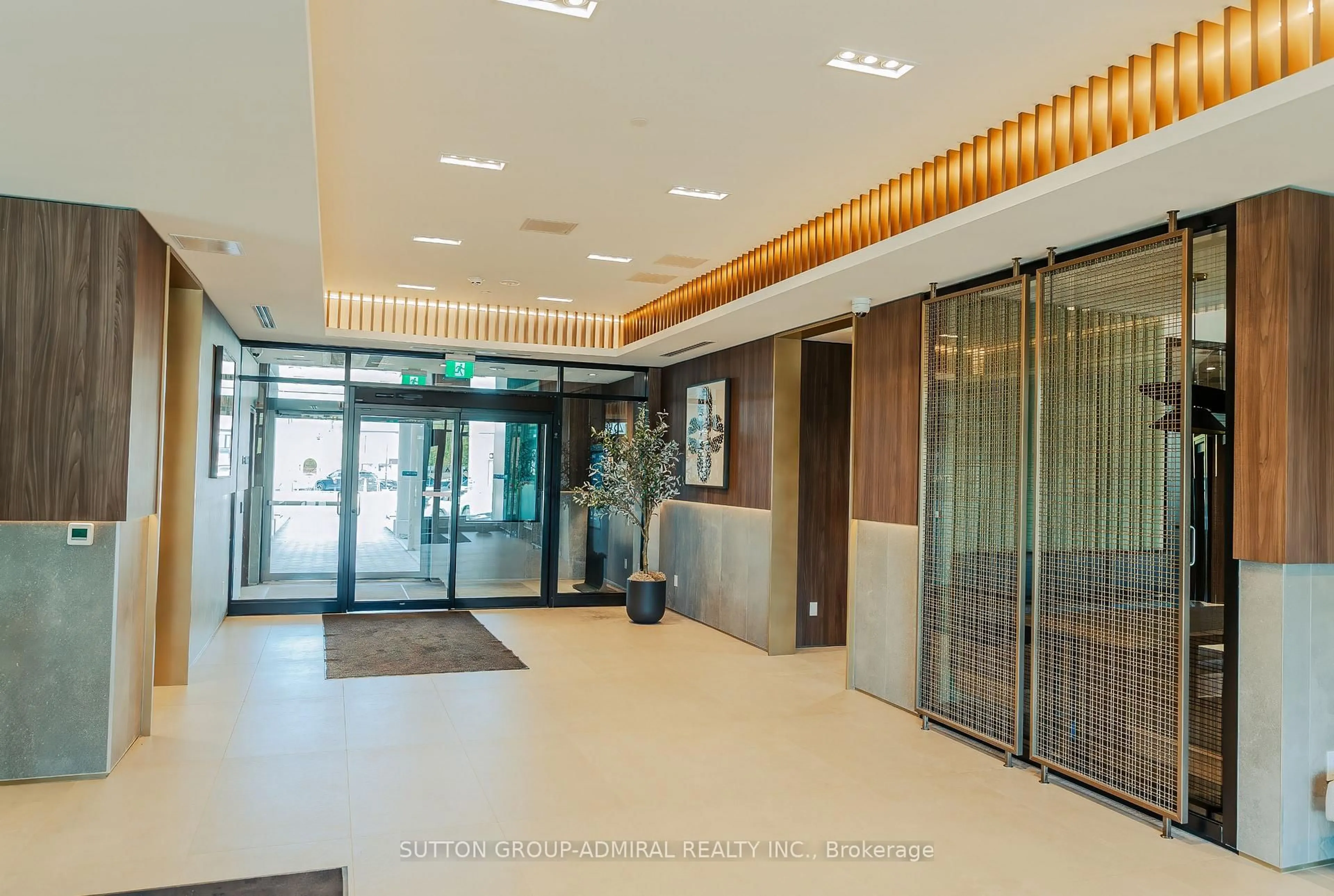 Indoor foyer for 2501 Saw Whet Blvd #537, Oakville Ontario L6M 5N2