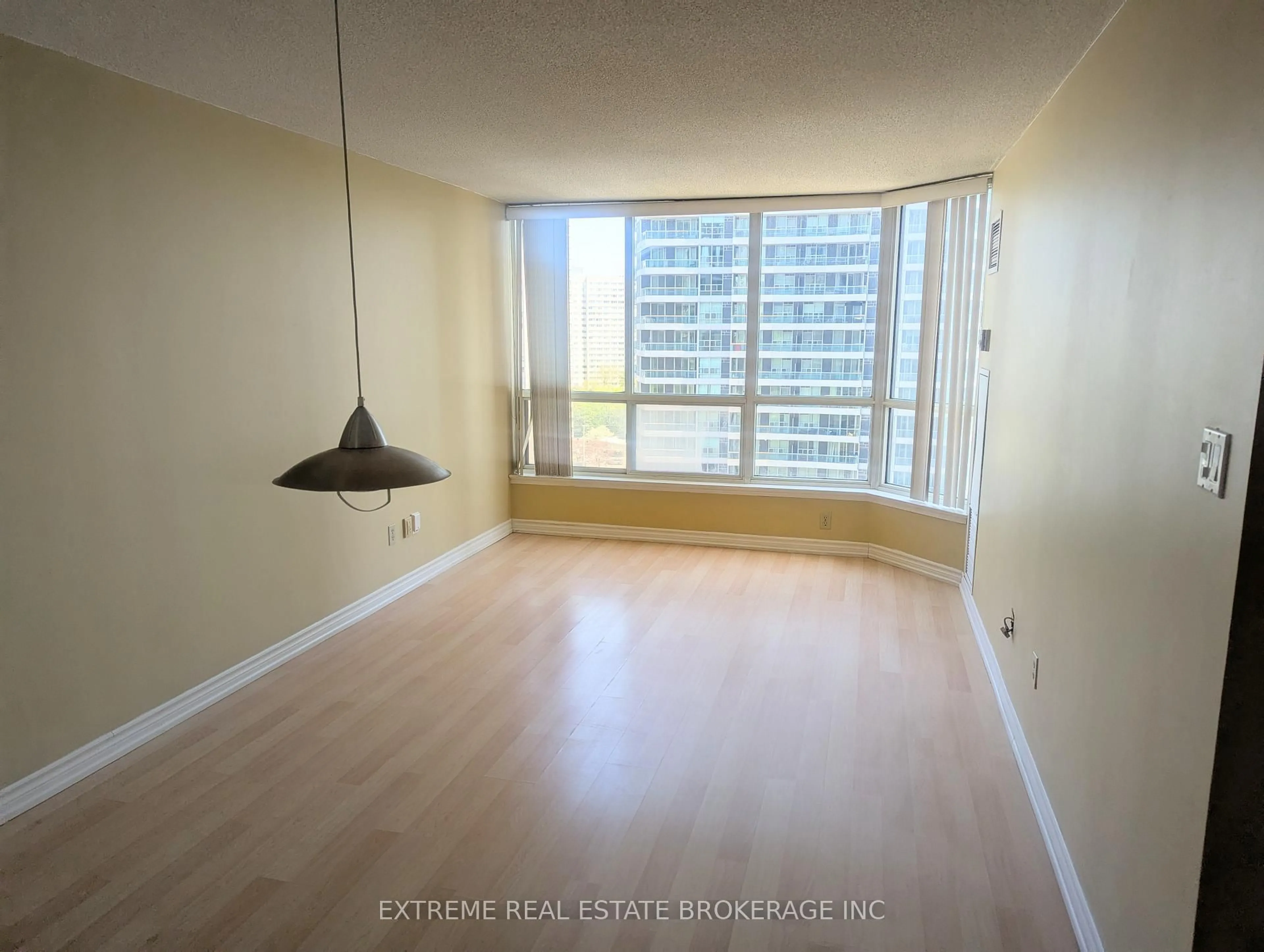 A pic of a room for 55 Elm Dr ##1206, Mississauga Ontario L5B 3Z2