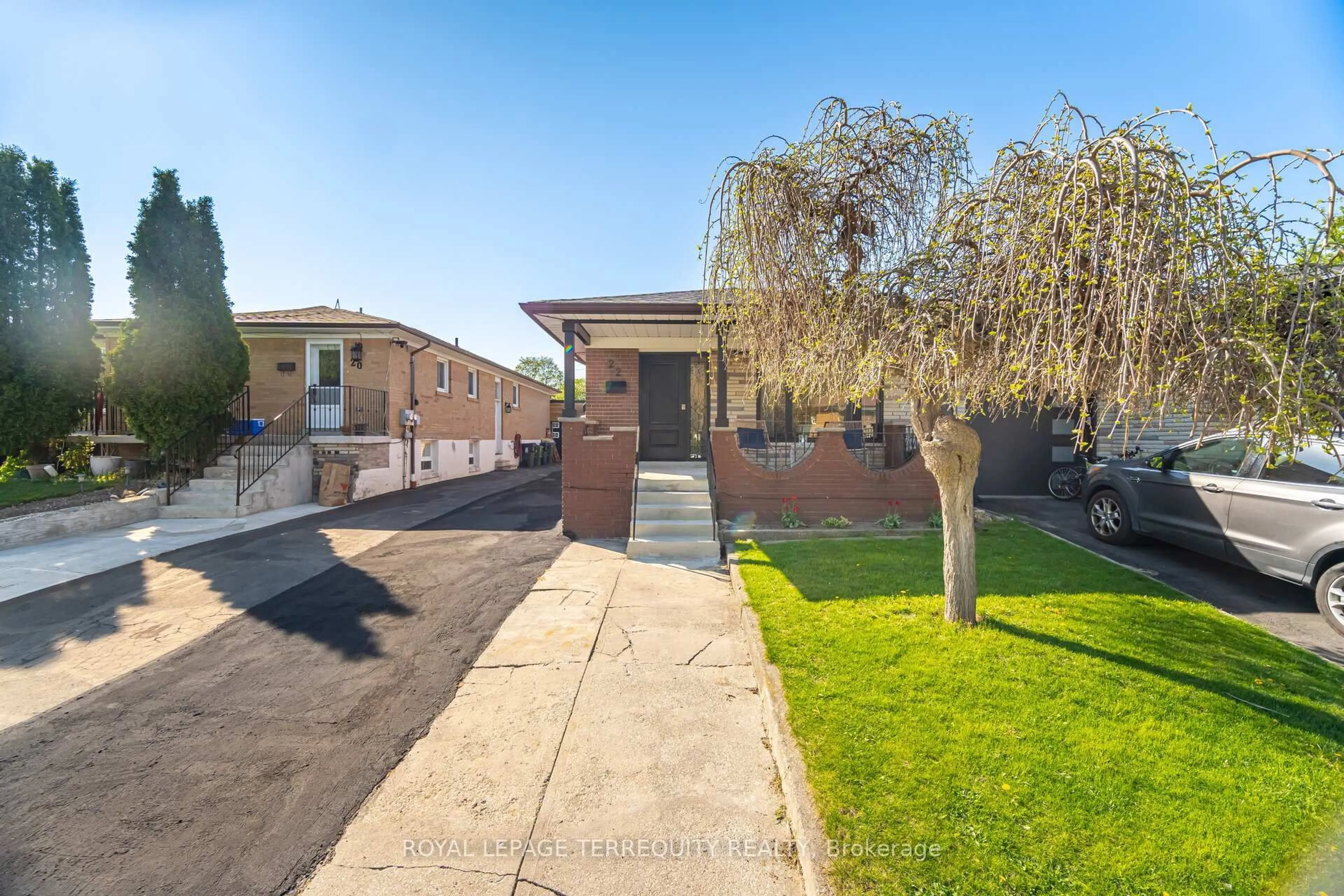 A pic from outside/outdoor area/front of a property/back of a property/a pic from drone, street for 22 Dellbrook Cres, Toronto Ontario M9L 1E2