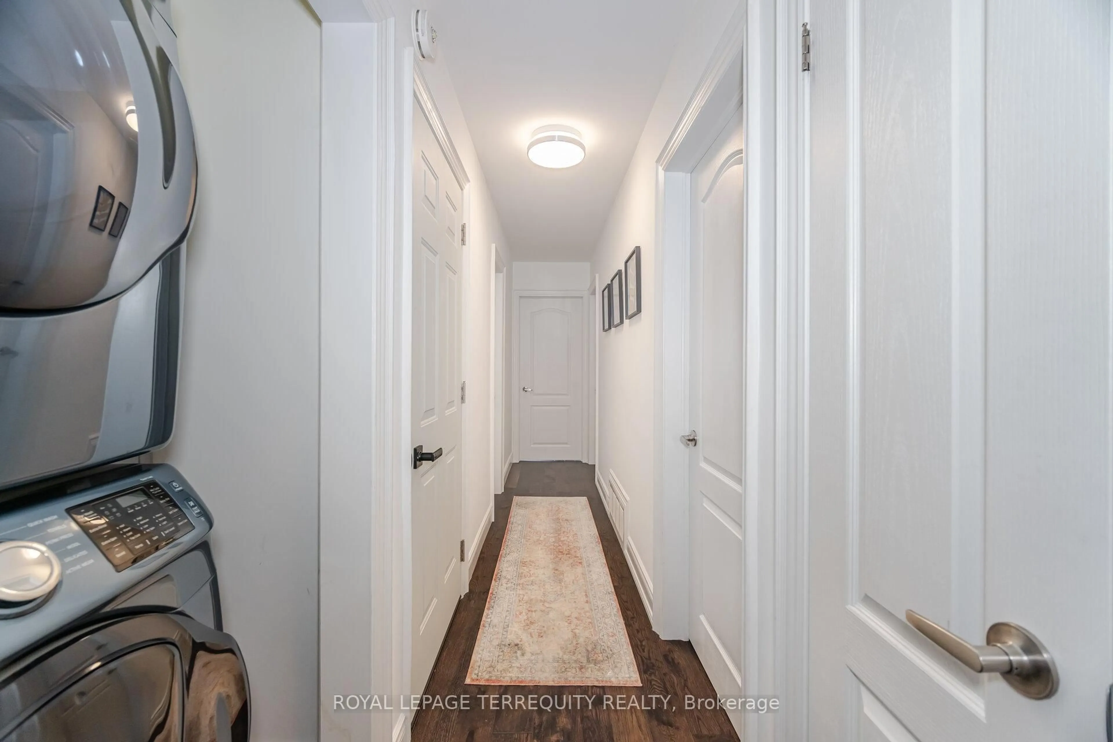Indoor entryway for 22 Dellbrook Cres, Toronto Ontario M9L 1E2