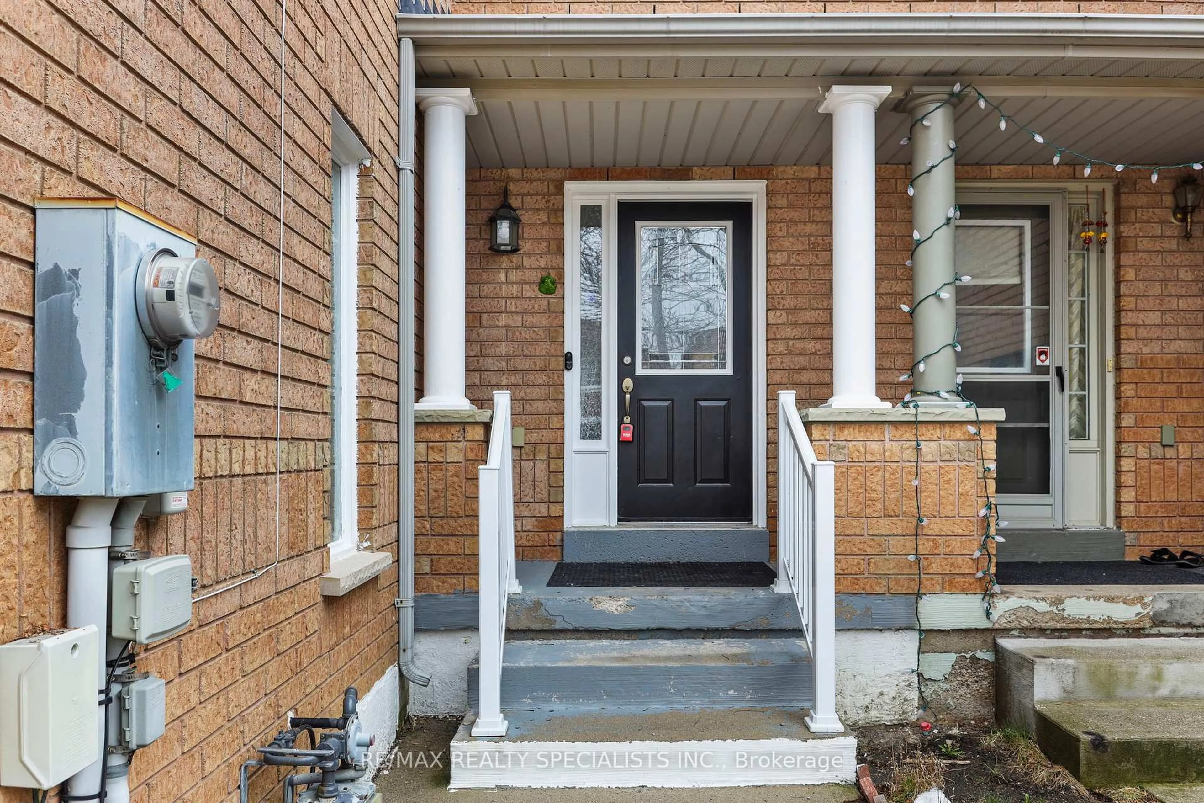 Indoor entryway for 51 Rain Lily Lane, Brampton Ontario L6R 1S5