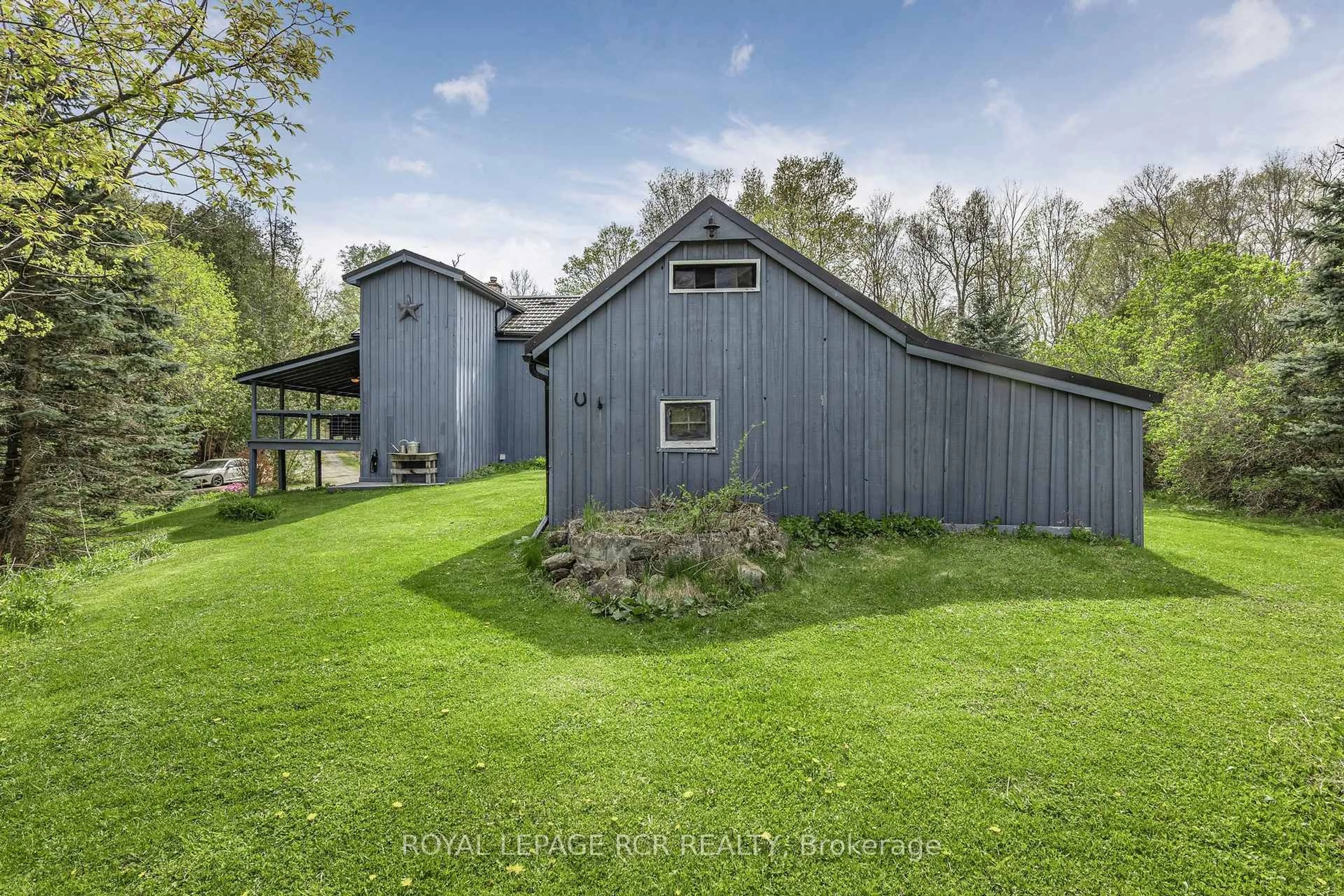 A pic from outside/outdoor area/front of a property/back of a property/a pic from drone, unknown for 17329 Shaws Creek Rd, Caledon Ontario L7K 0E8