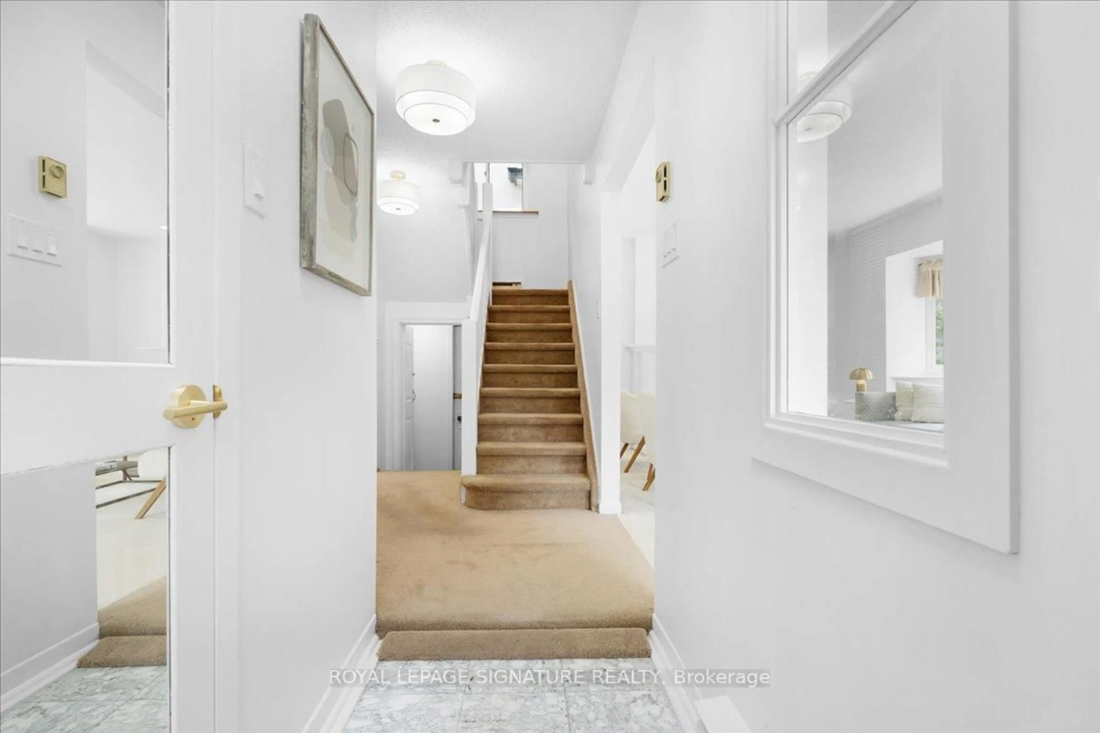 Indoor foyer for 5 Royal York Rd, Toronto Ontario M8V 2S8