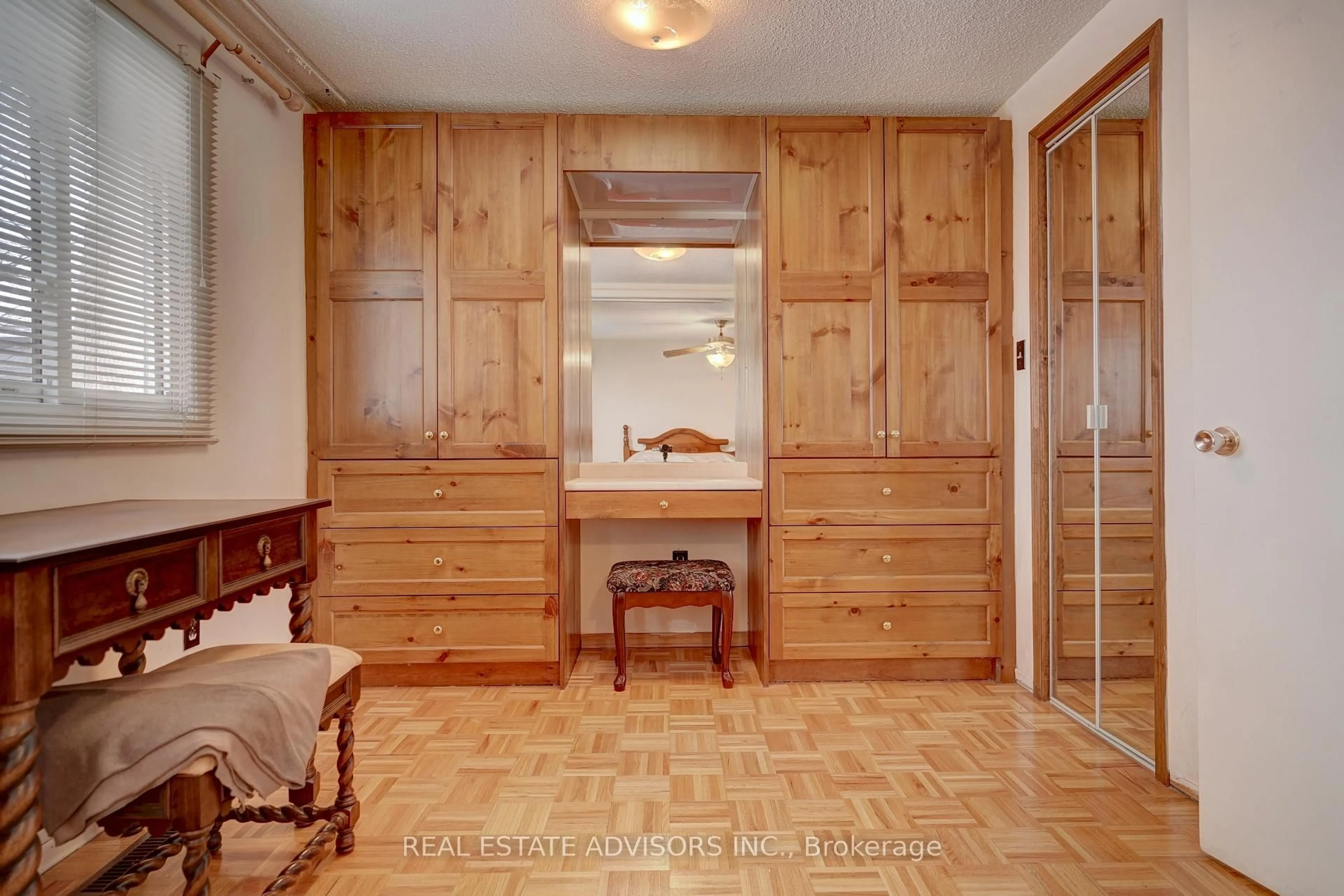 Unknown for 3175 Kirwin Ave #47, Mississauga Ontario L5A 3M4