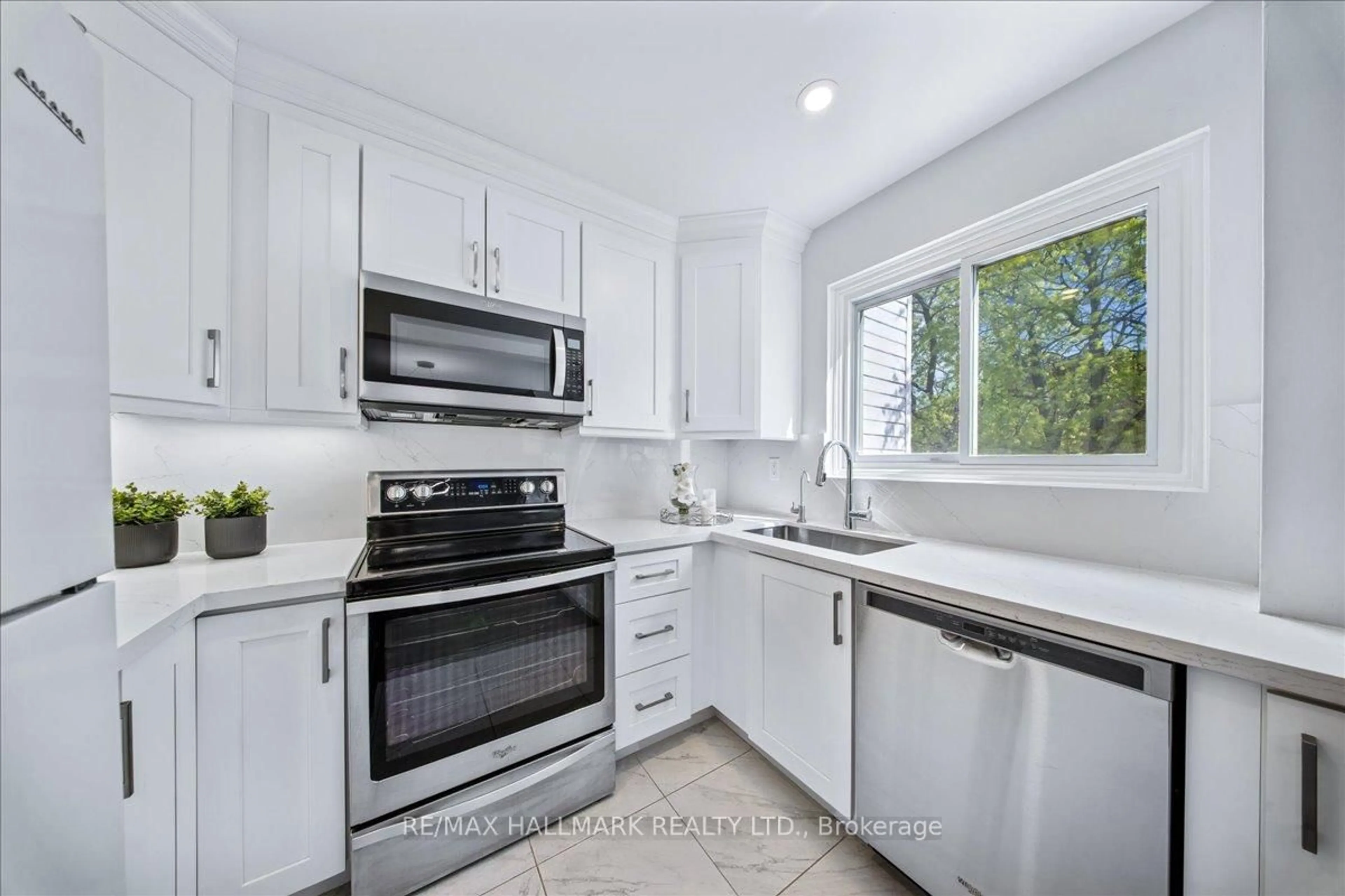 Unknown for 1221 Dundix Rd #19, Mississauga Ontario L4Y 3Y9