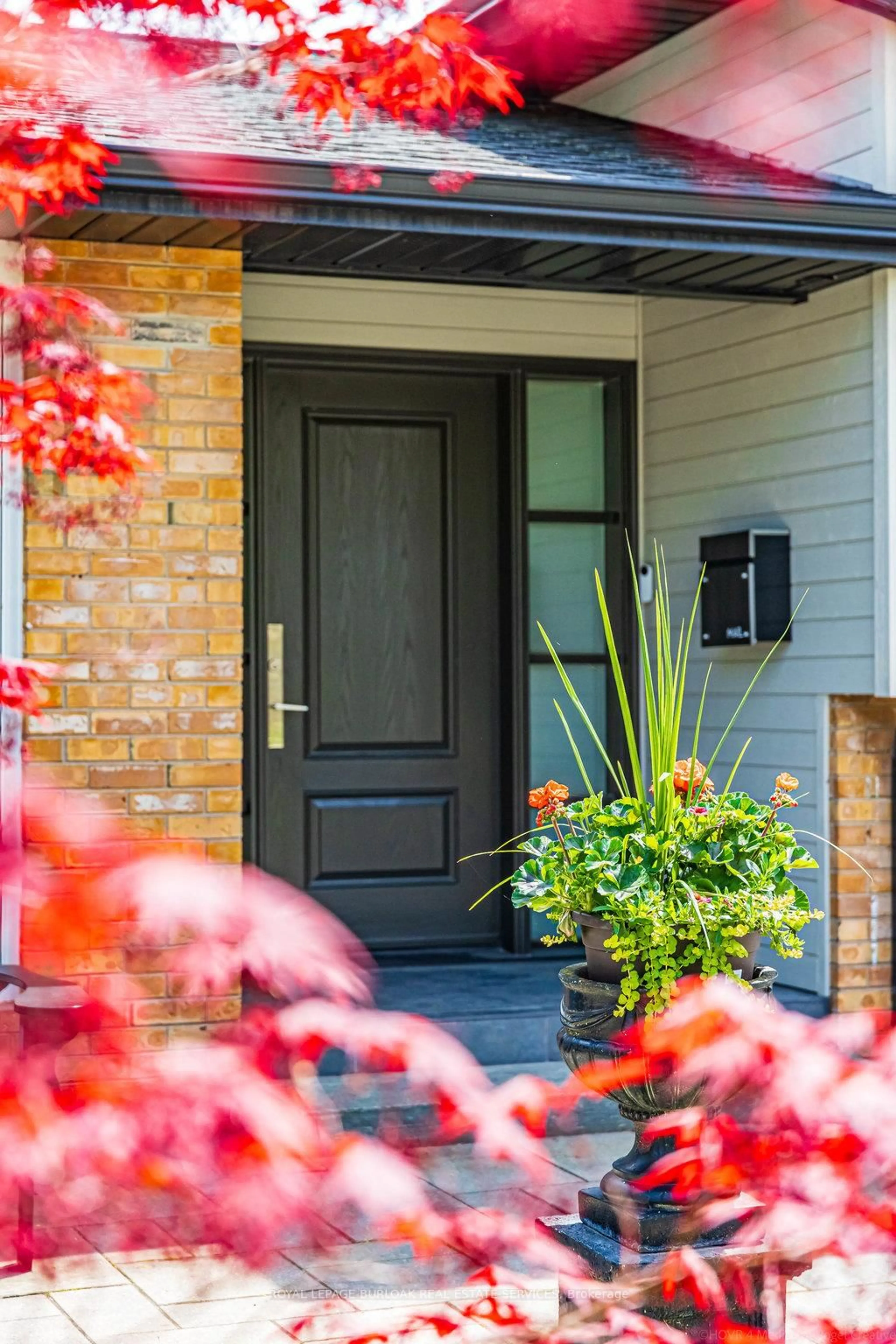 Unknown for 313 Silvana Cres, Burlington Ontario L7L 2W3