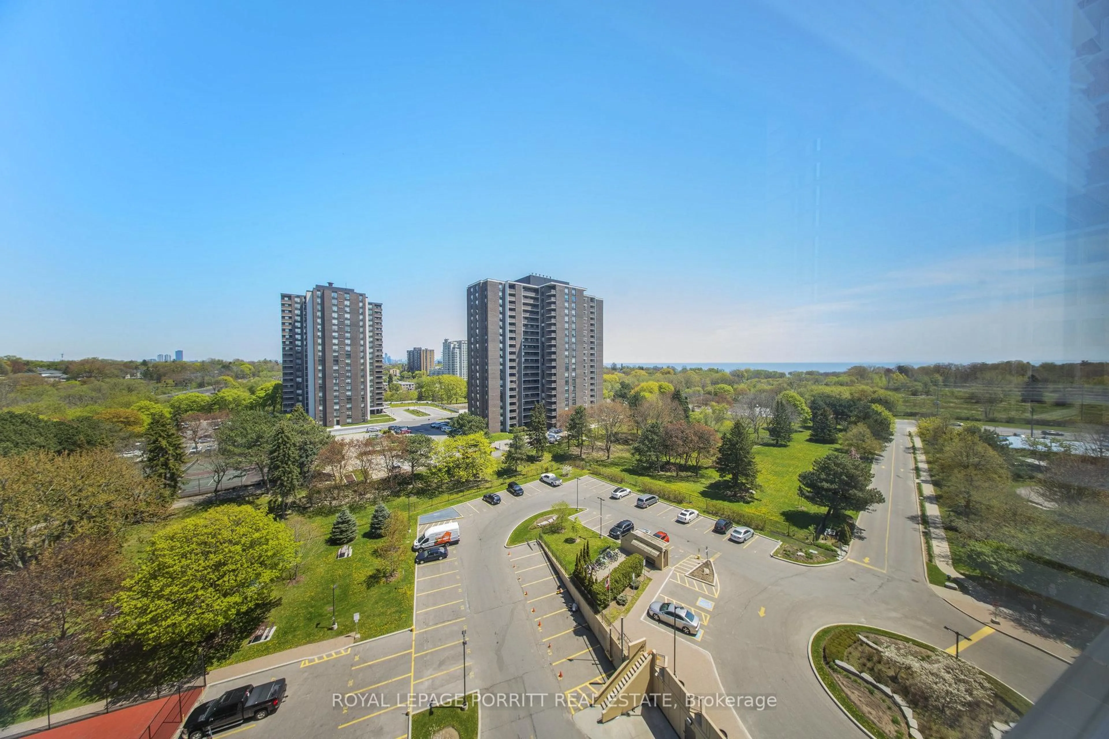 A pic from outside/outdoor area/front of a property/back of a property/a pic from drone, city buildings view from balcony for 1485 Lakeshore Rd #1017, Mississauga Ontario L5E 3G2