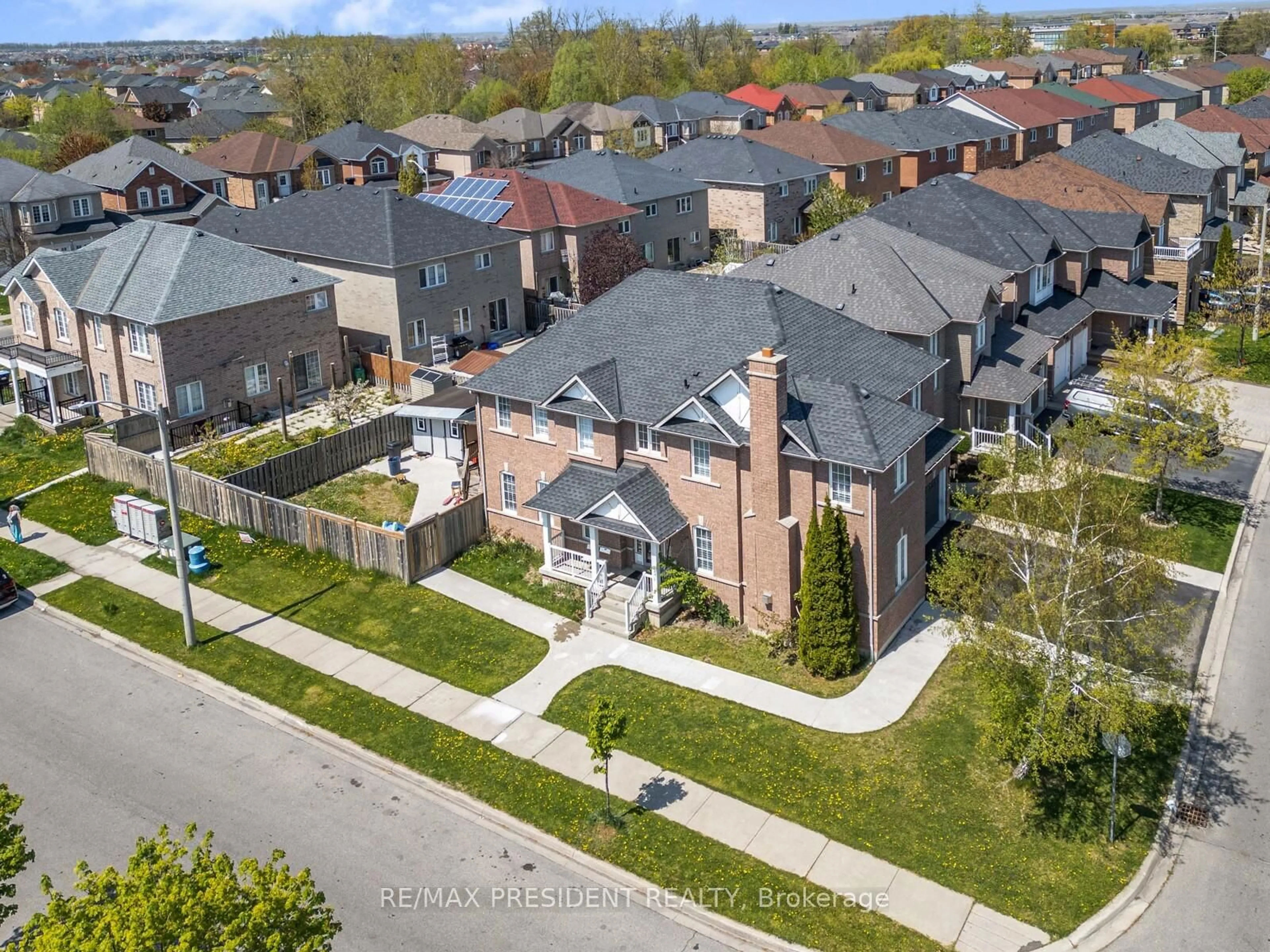 A pic from outside/outdoor area/front of a property/back of a property/a pic from drone, street for 14 Braddock Dr, Brampton Ontario L7A 3T5