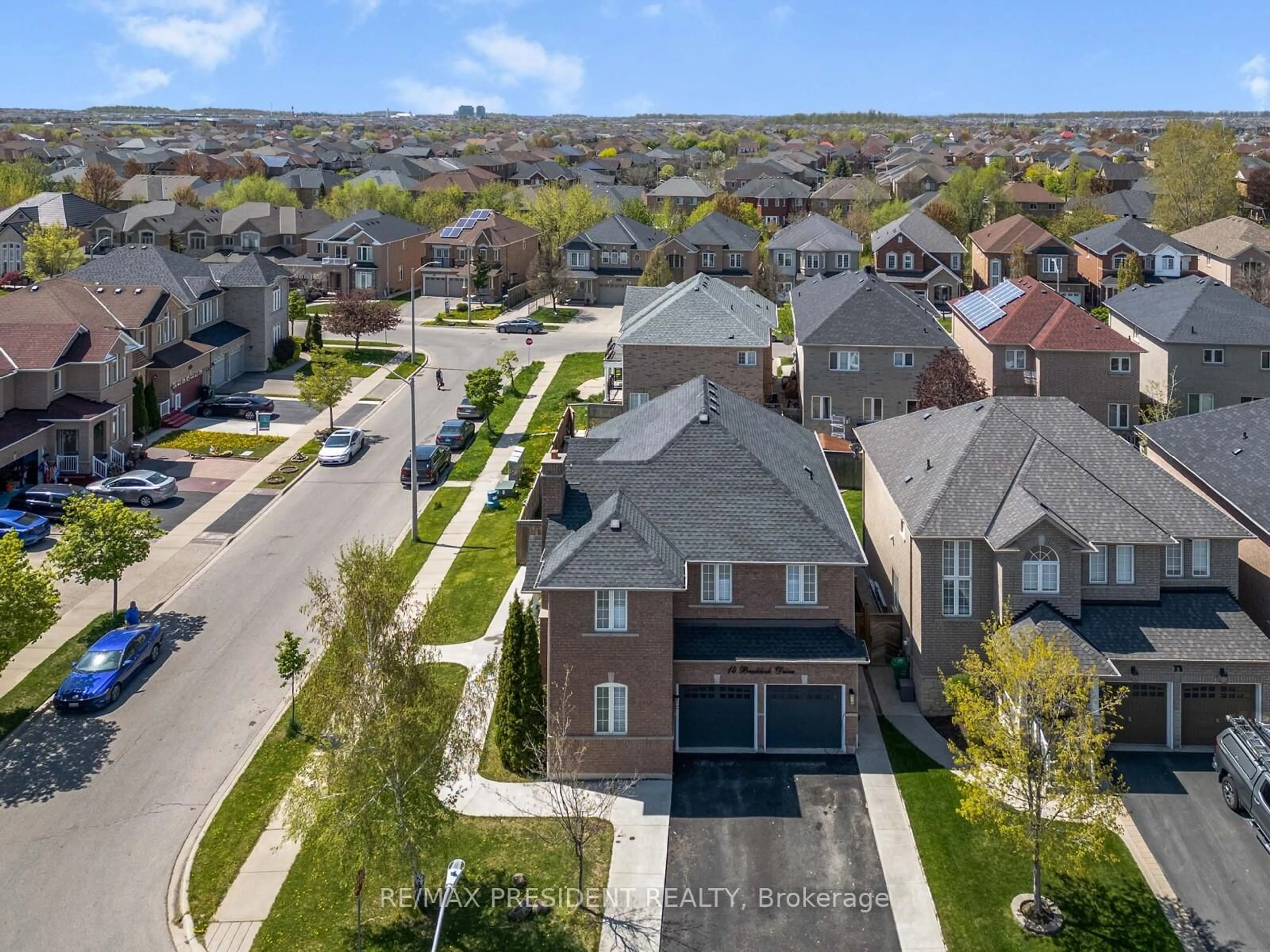 A pic from outside/outdoor area/front of a property/back of a property/a pic from drone, street for 14 Braddock Dr, Brampton Ontario L7A 3T5