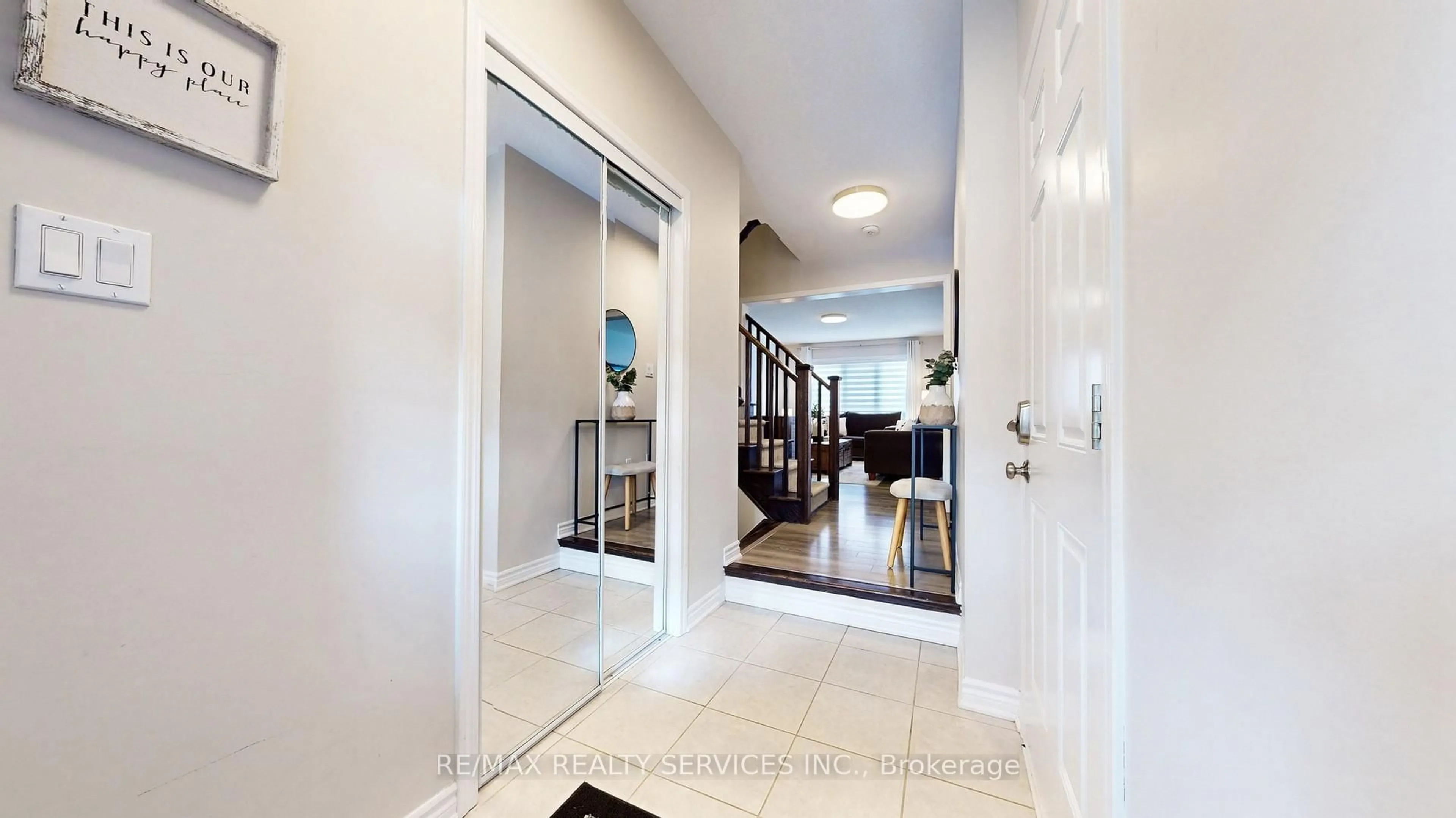 Indoor foyer for 1245 Mulroney Hts, Milton Ontario L9T 7K6