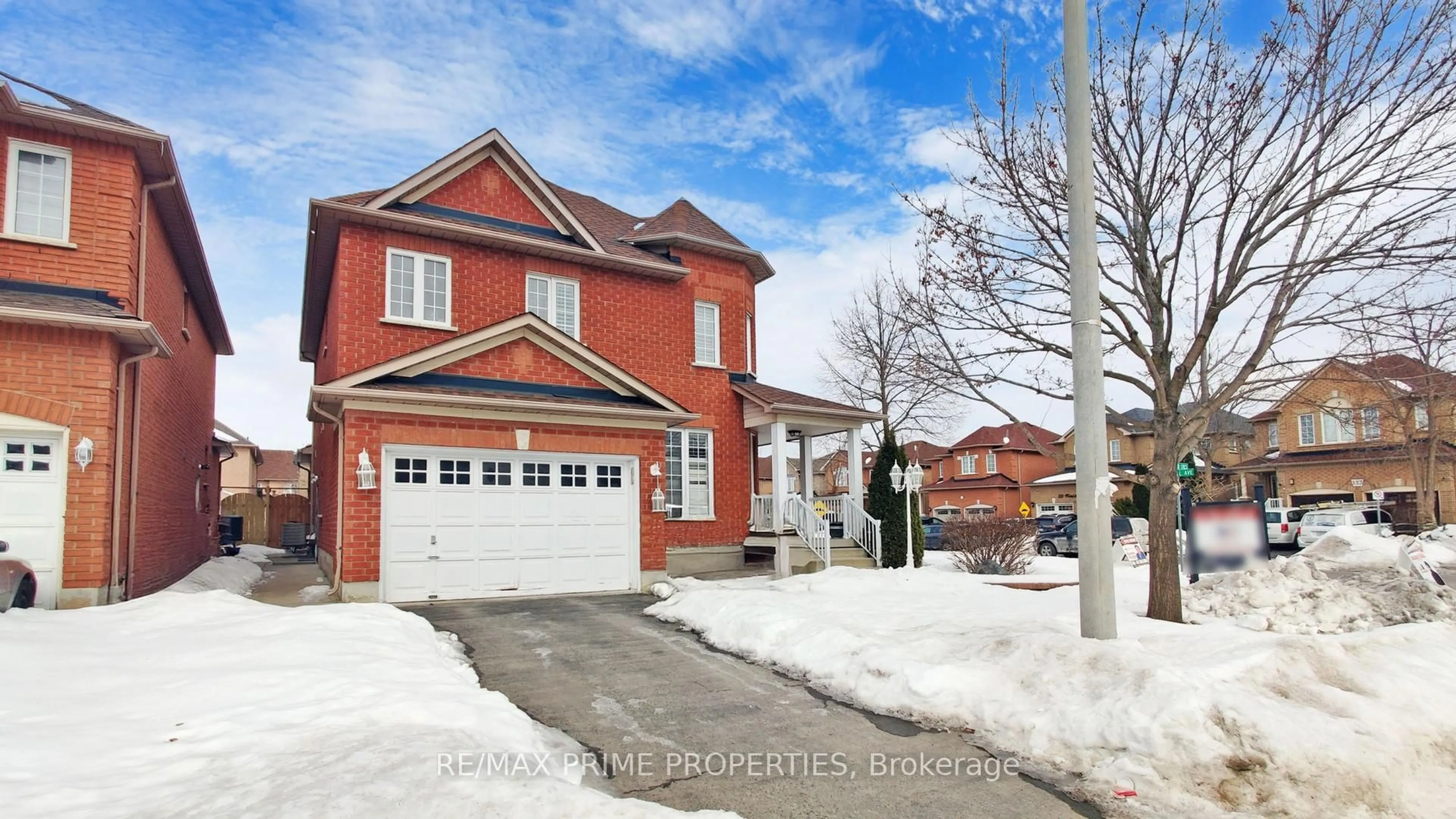 Home with brick exterior material, street for 118 Fairhill Ave, Brampton Ontario L7A 2J7