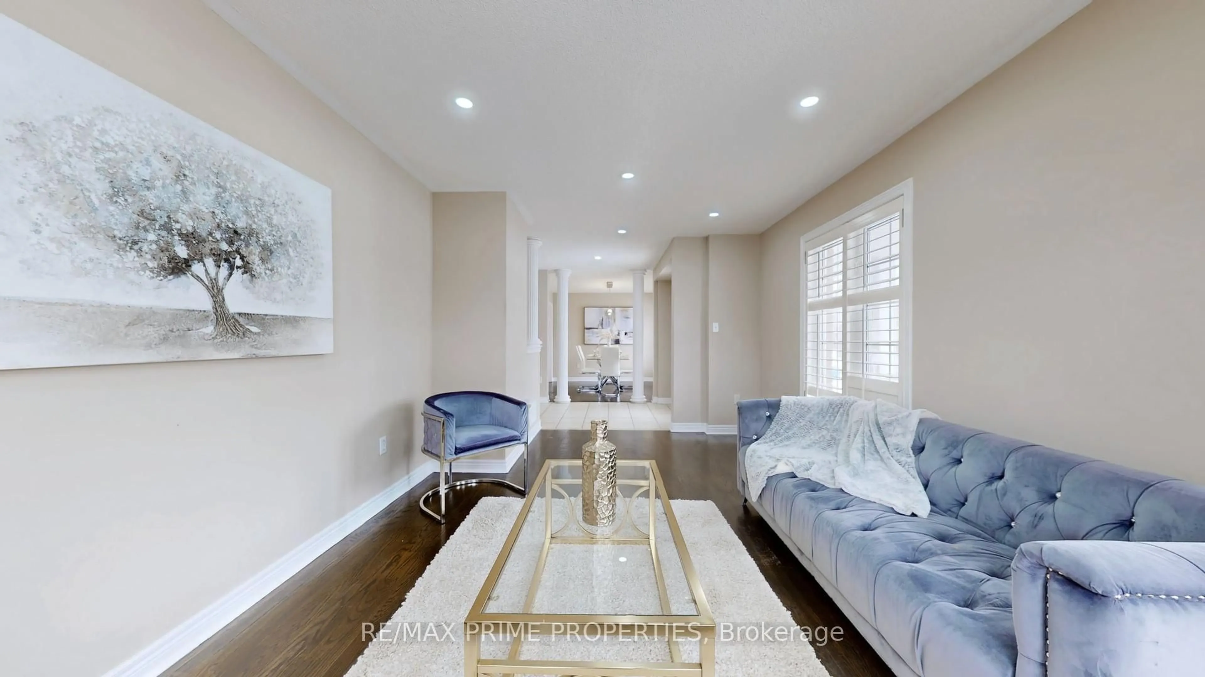 Living room with furniture, unknown for 118 Fairhill Ave, Brampton Ontario L7A 2J7