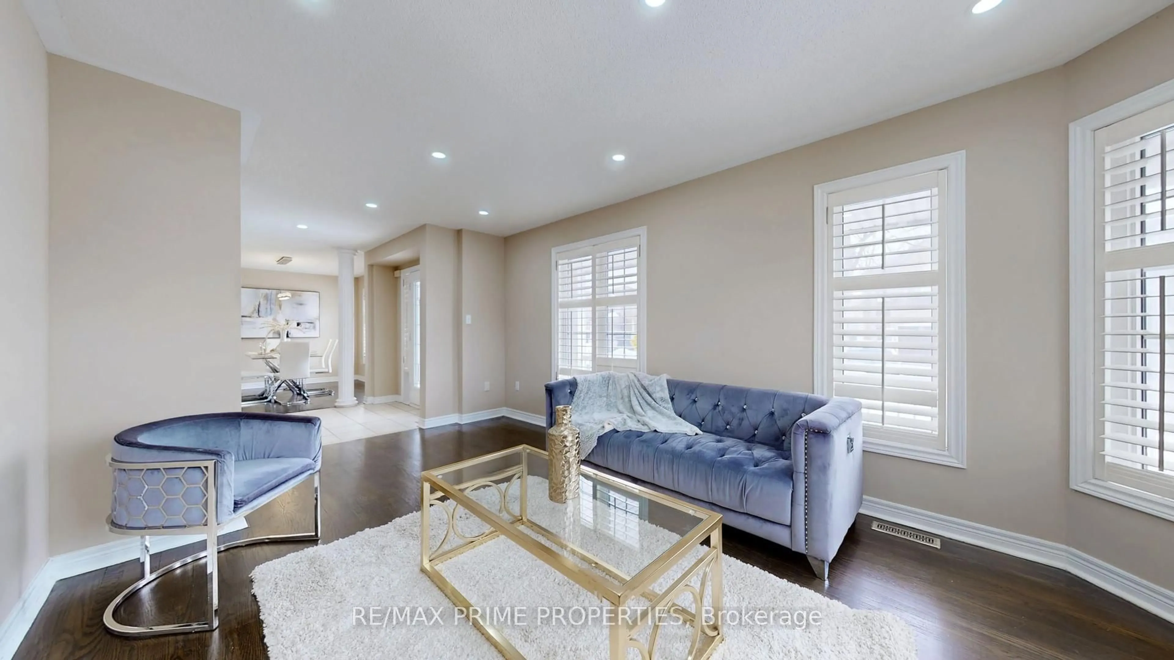Living room with furniture, unknown for 118 Fairhill Ave, Brampton Ontario L7A 2J7
