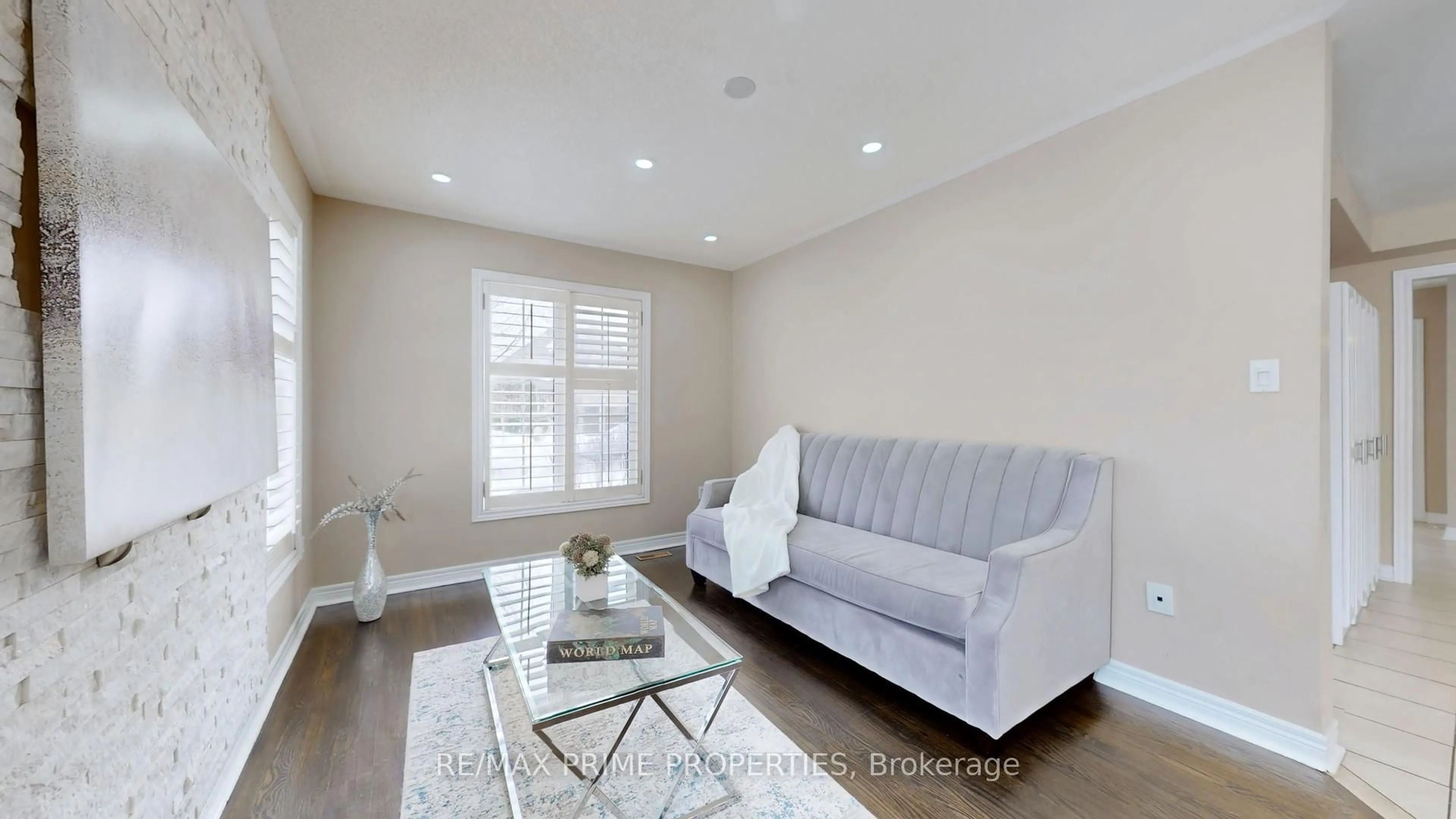 Living room with furniture, unknown for 118 Fairhill Ave, Brampton Ontario L7A 2J7