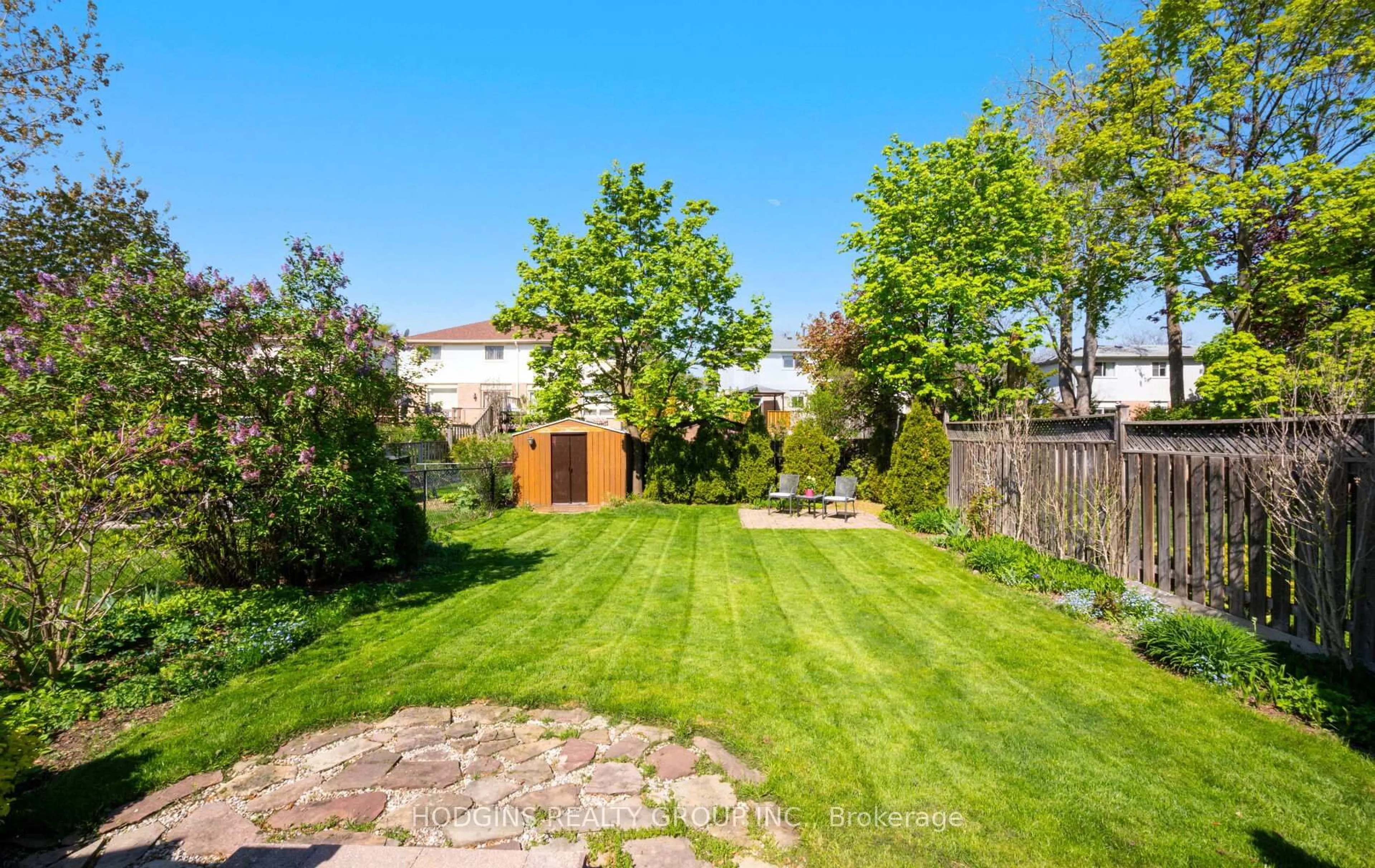 Patio, street for 2223 Blue Beech Cres, Mississauga Ontario L5L 1C2