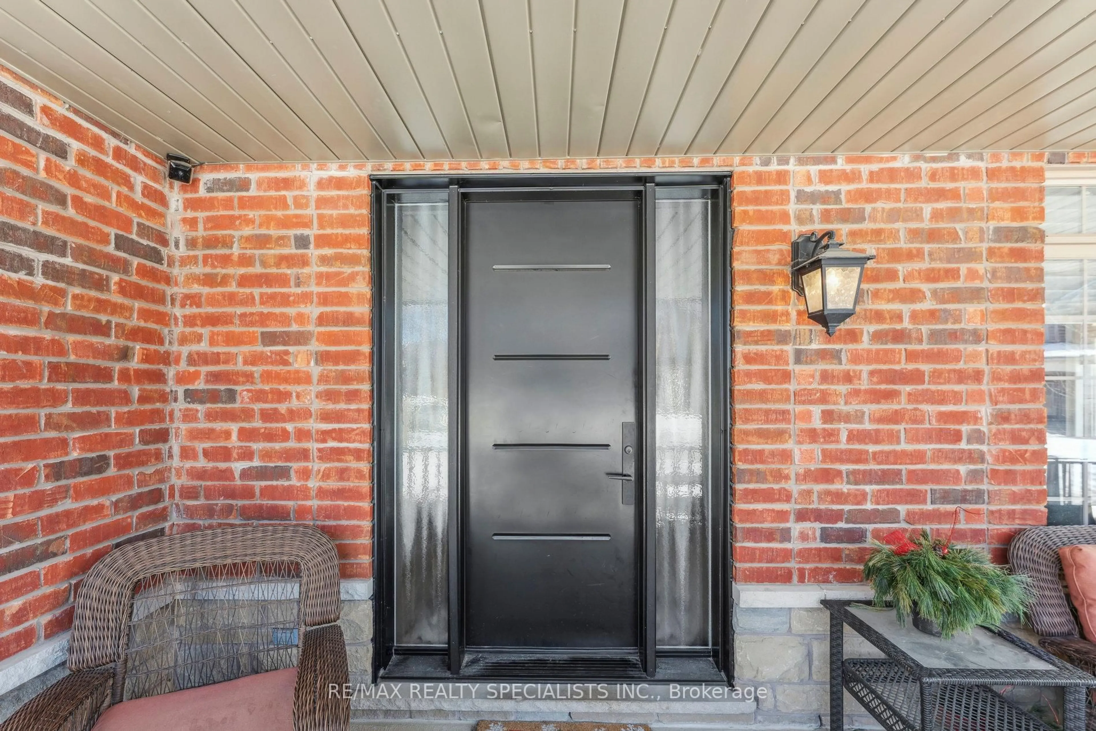 Indoor entryway for 9 Flanders Rd, Brampton Ontario L6X 0W3
